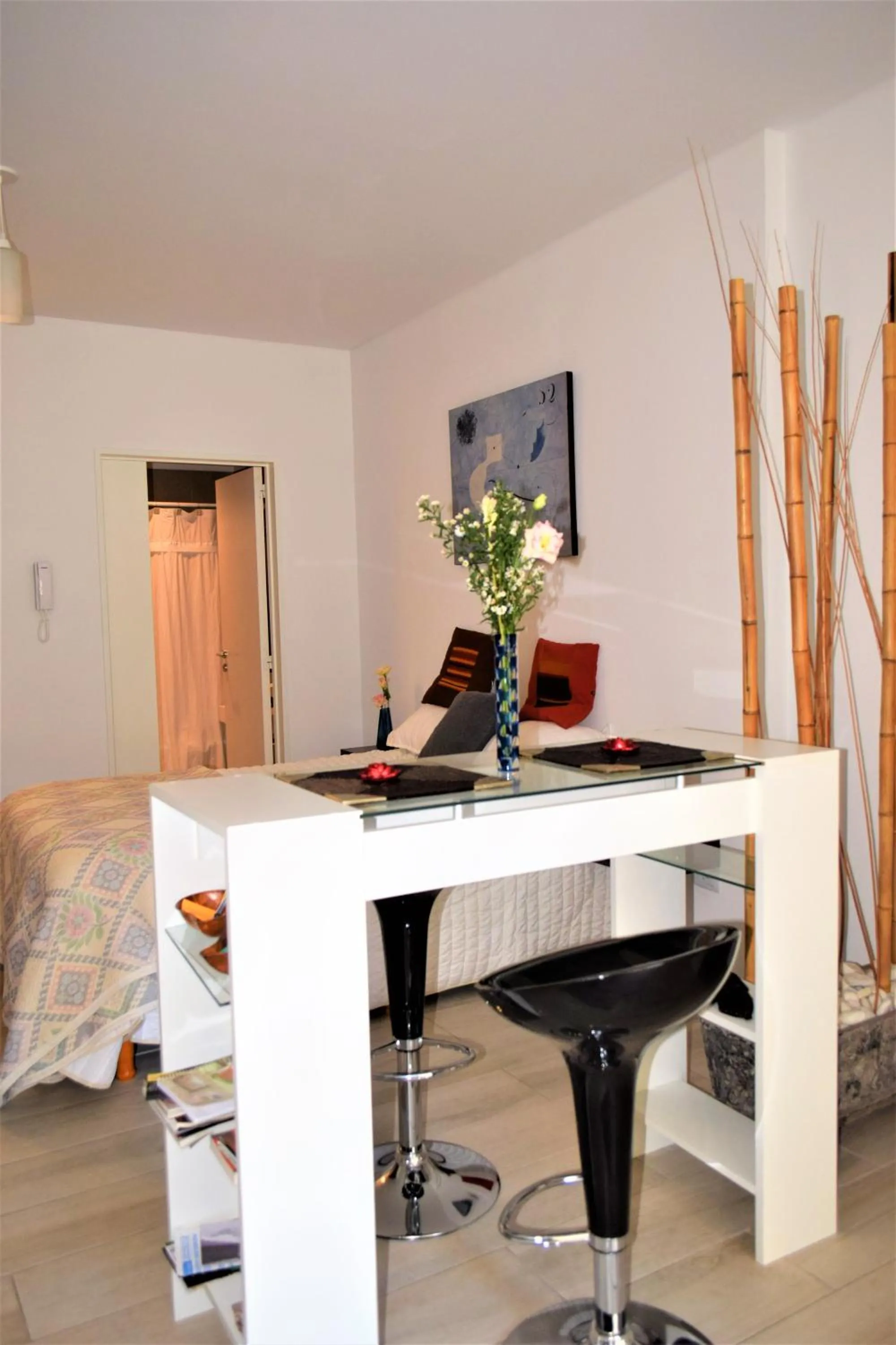 Dining area in New Apartment in Recoleta