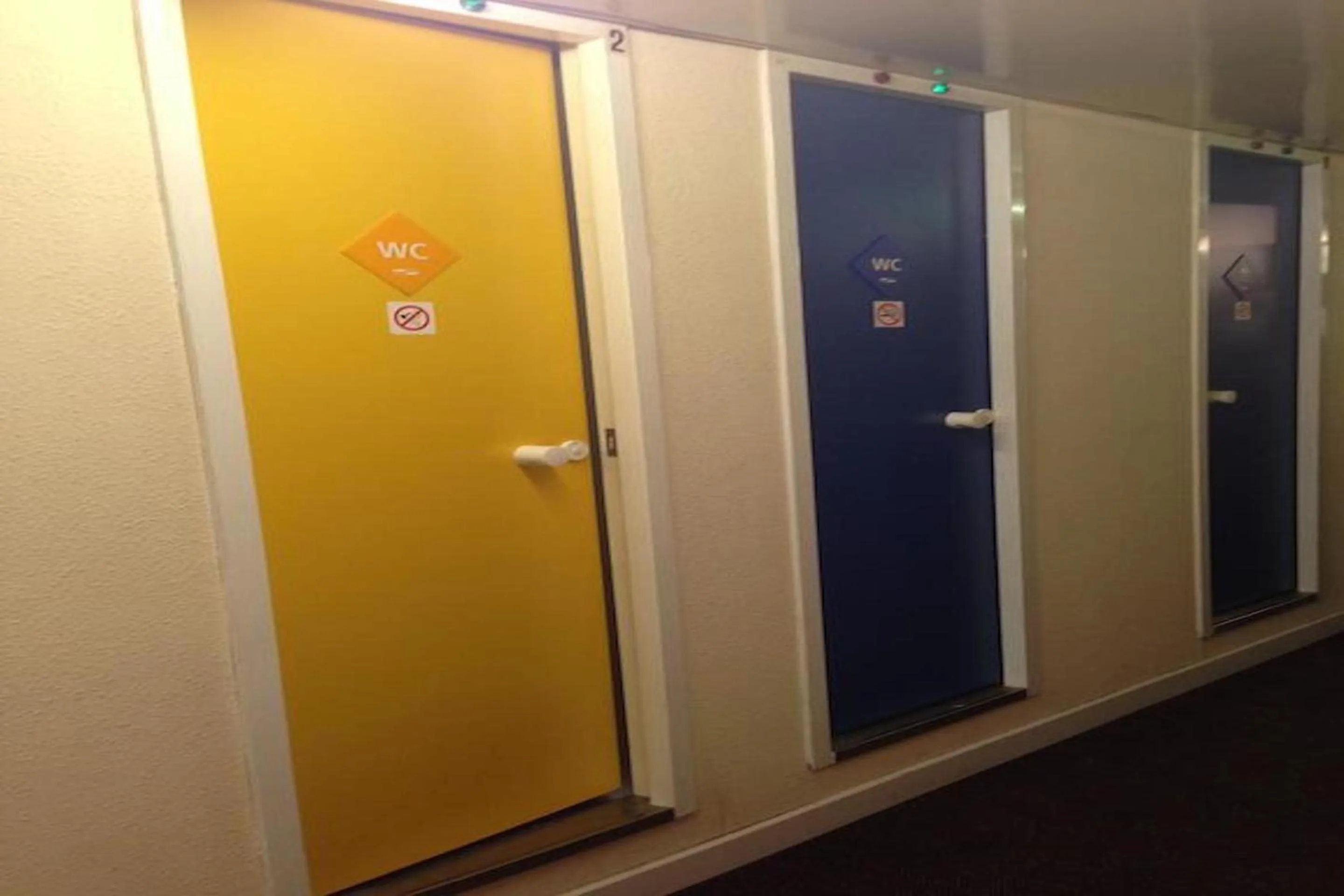 Bathroom in Metro Inns Falkirk