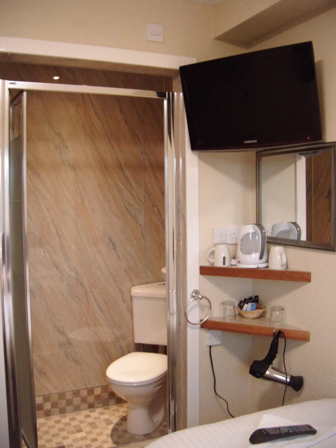 Bathroom in Metro Inns Falkirk