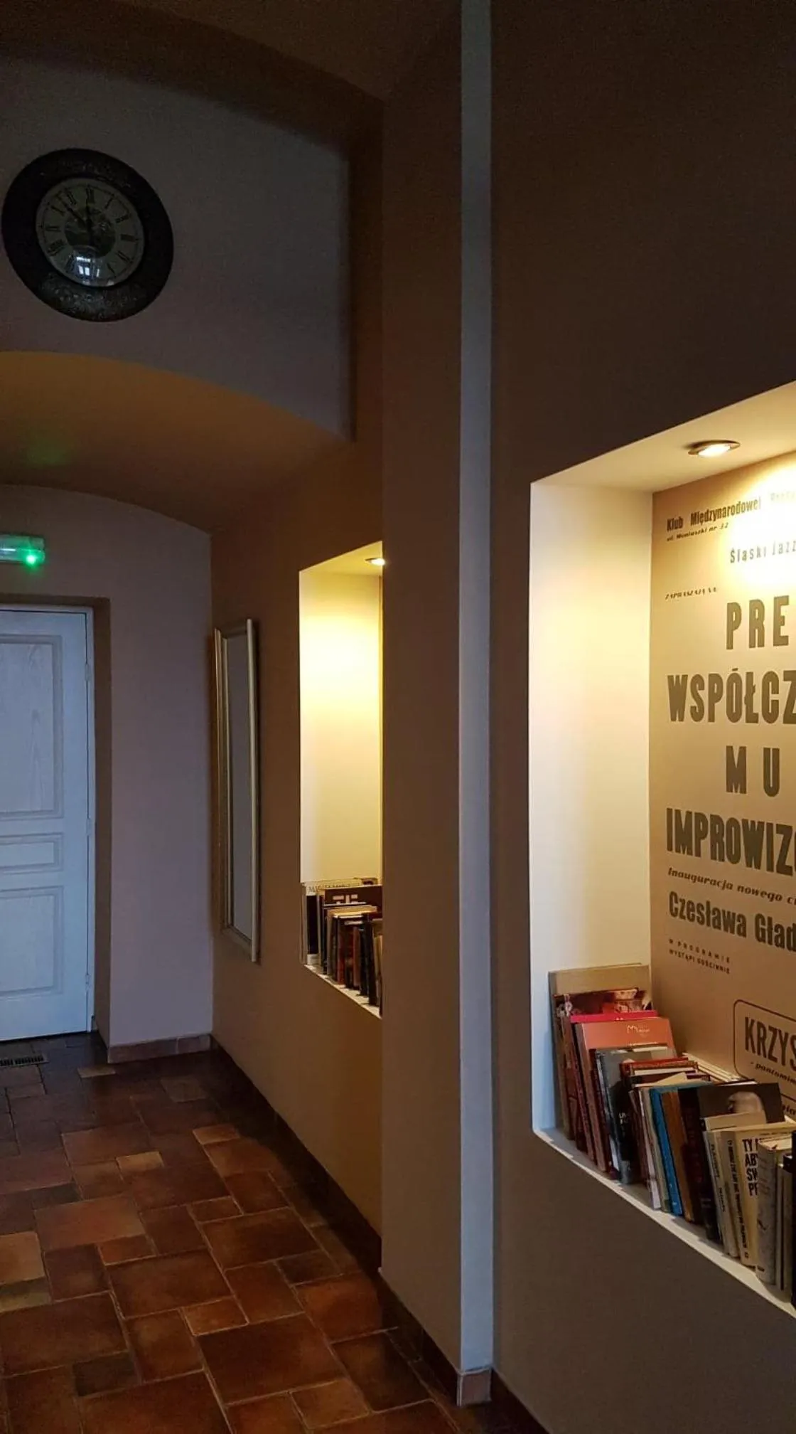 Library in Villa Del Arte Bed & Breakfast