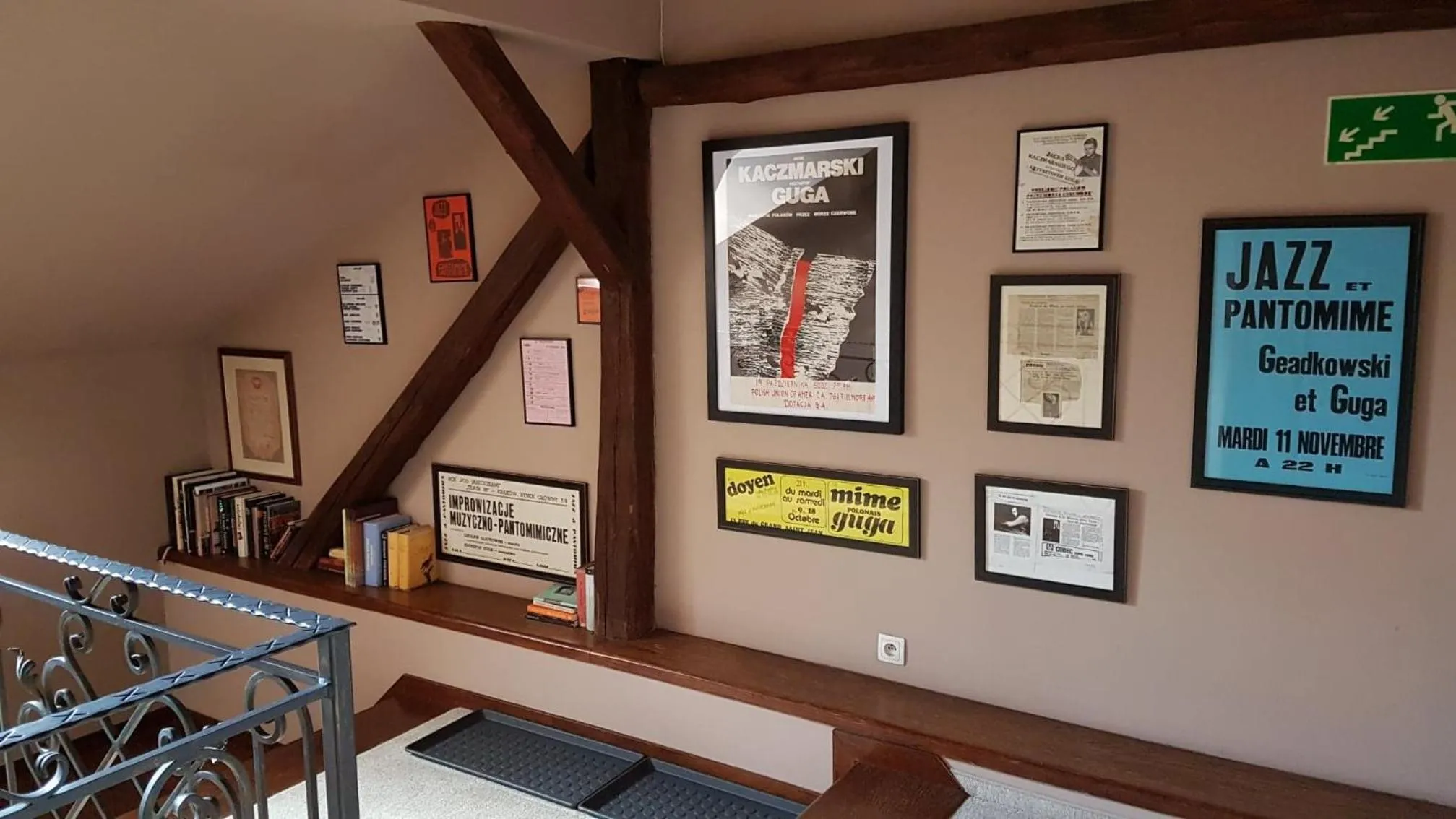 Library in Villa Del Arte Bed & Breakfast