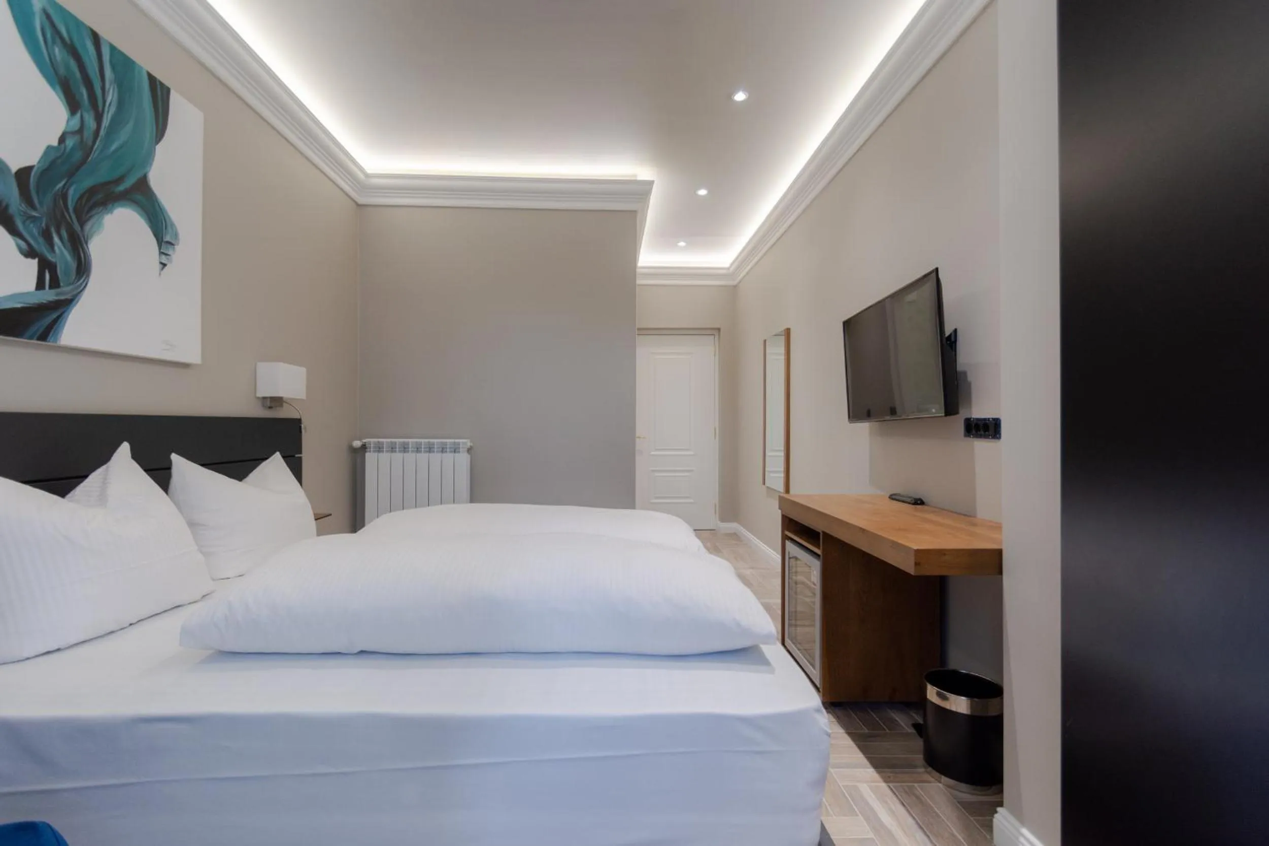 Bed in 2H Horizon Hotel