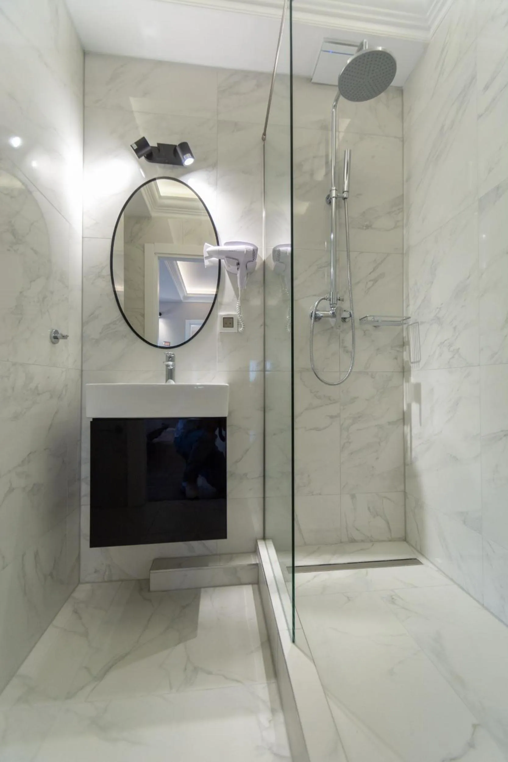 Bathroom in 2H Horizon Hotel