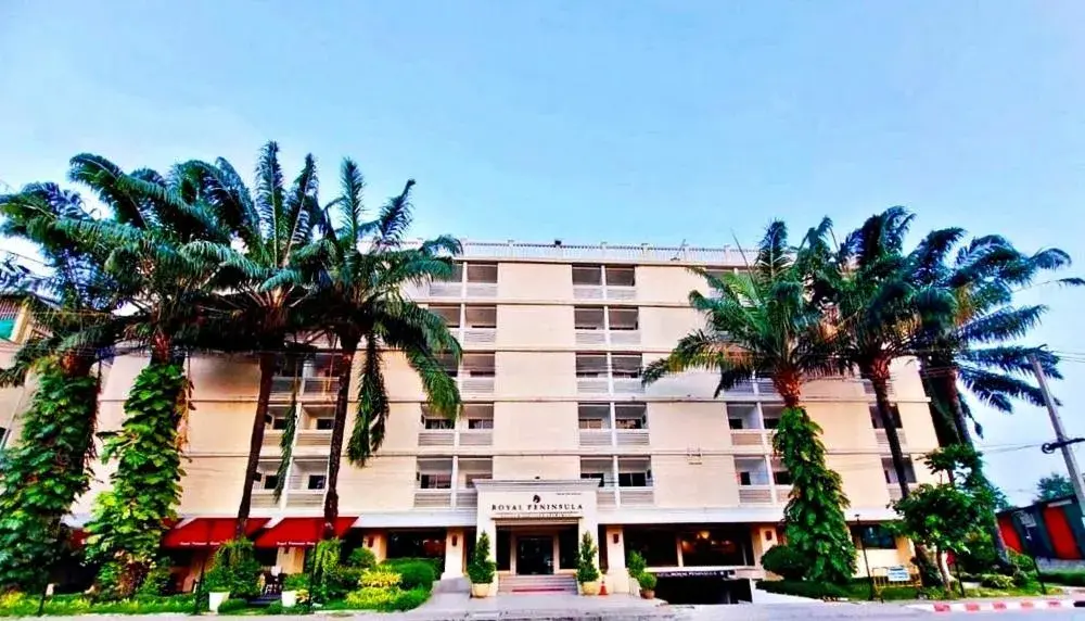 Property building in Royal Peninsula Hotel Chiangmai Property building in Royal Peninsula Hotel Chiangmai