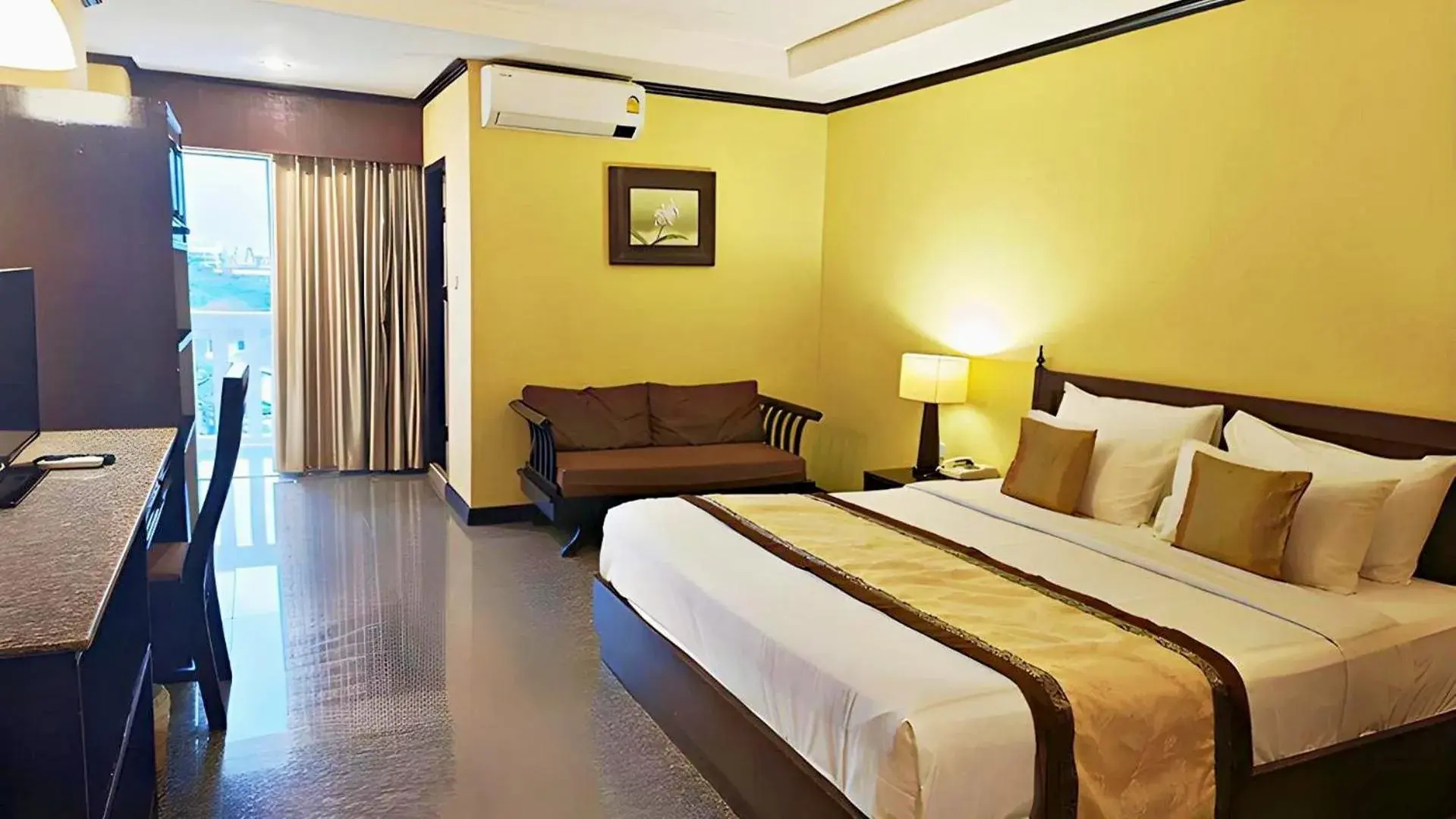 Bed in Royal Peninsula Hotel Chiangmai Bed in Royal Peninsula Hotel Chiangmai