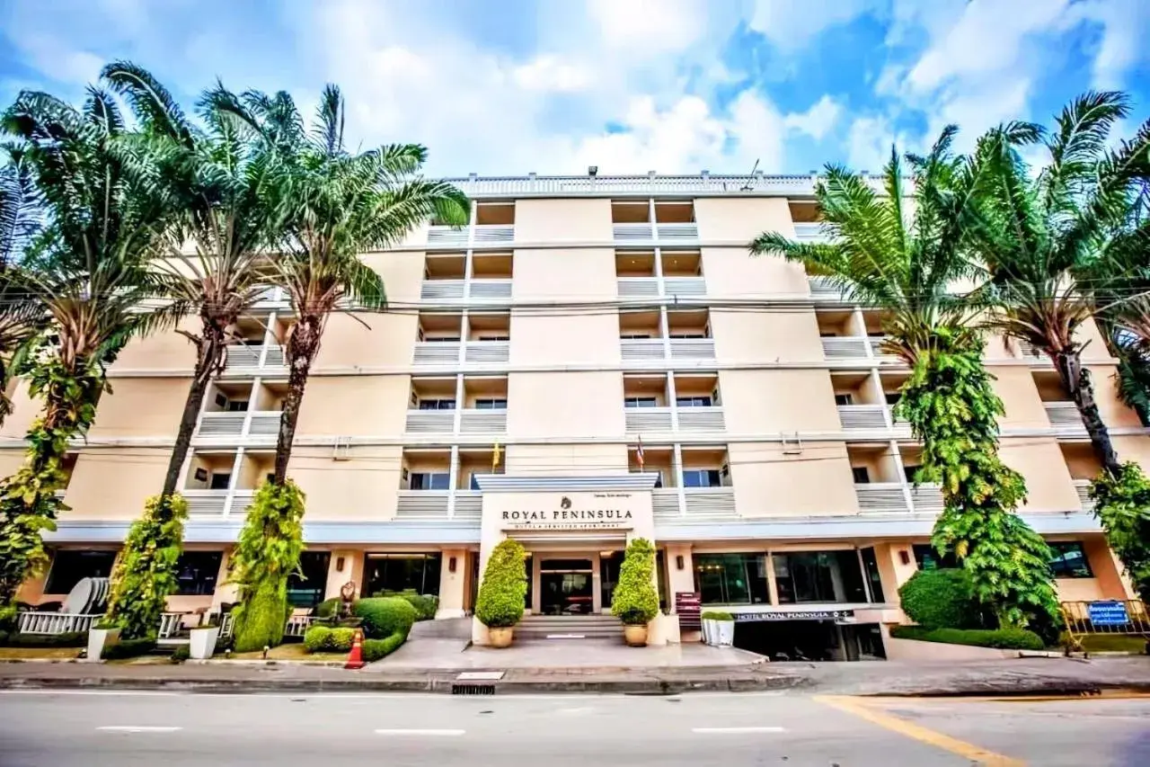 Property building in Royal Peninsula Hotel Chiangmai Property building in Royal Peninsula Hotel Chiangmai