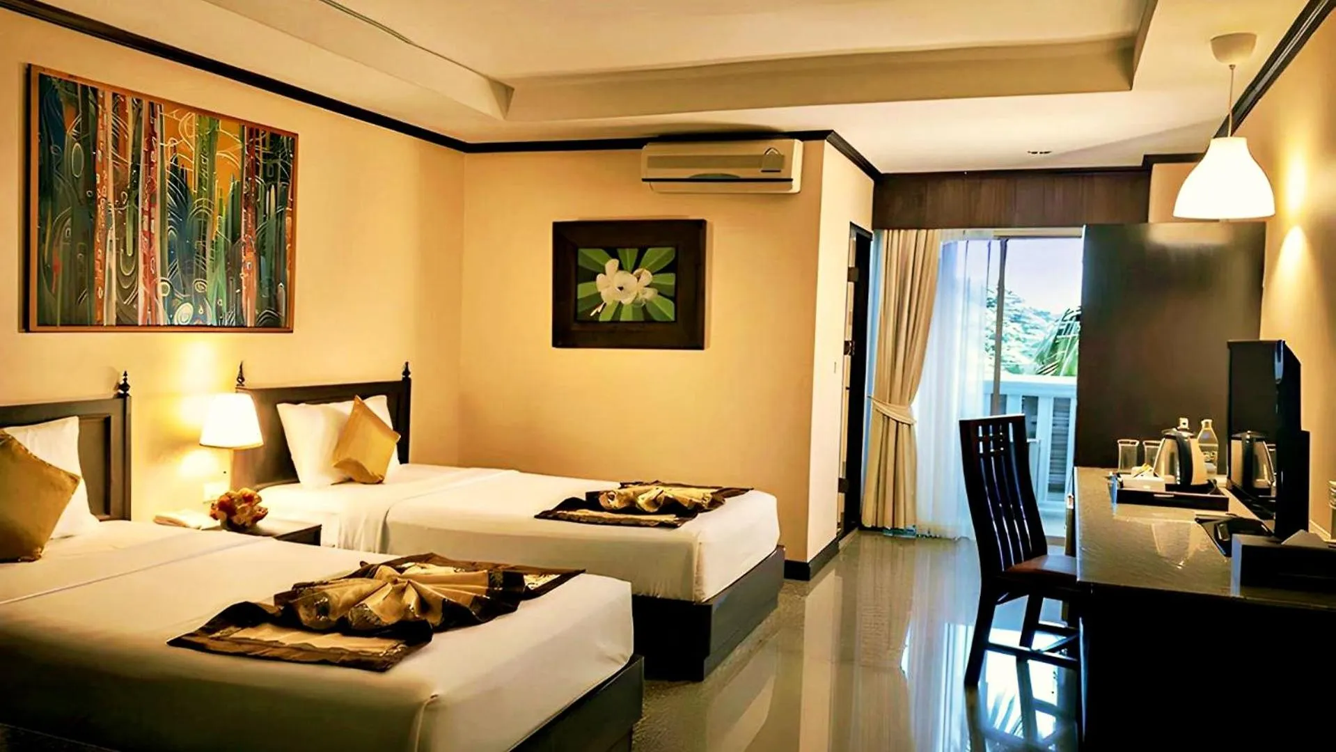 Bed in Royal Peninsula Hotel Chiangmai