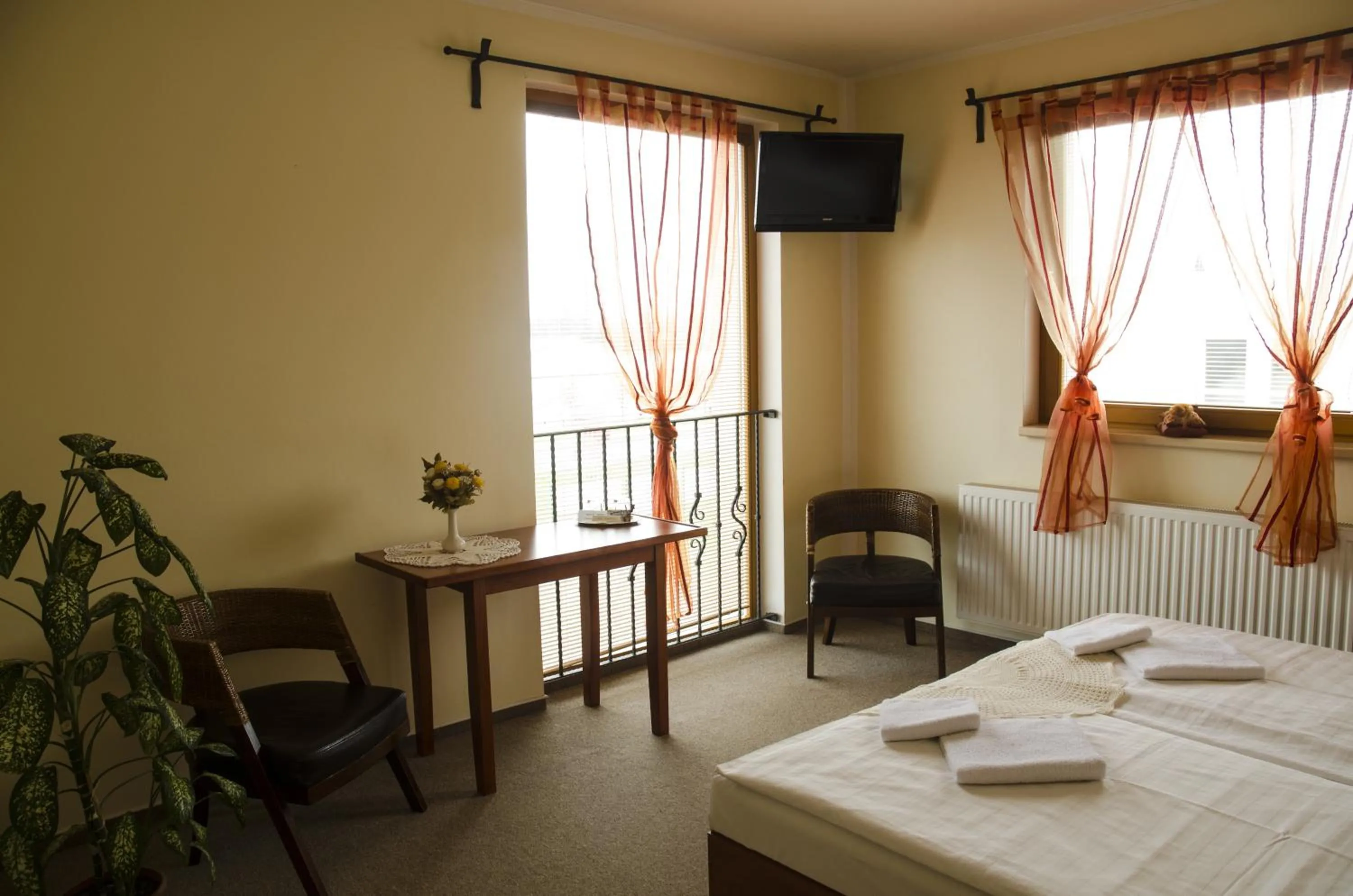 Day, Bed in Hotel & restaurant SIGNAL