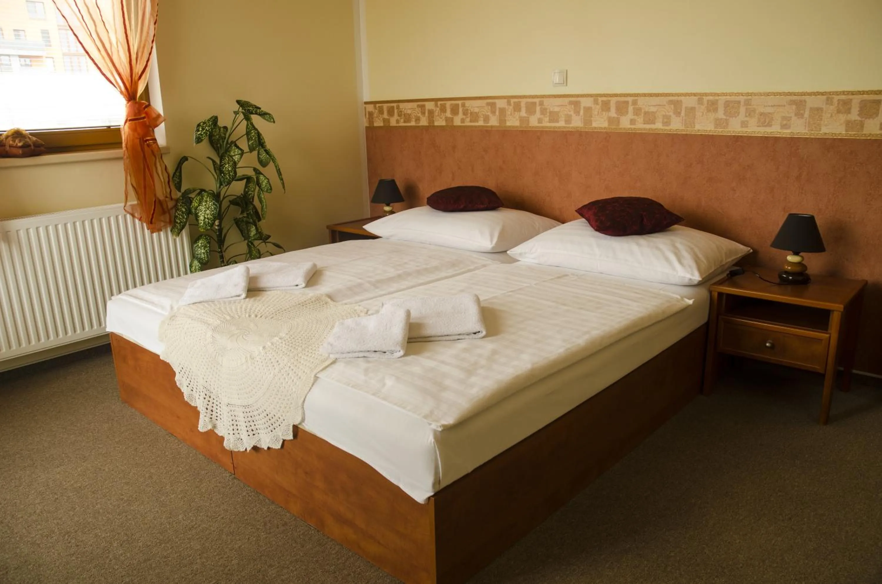 Day, Bed in Hotel & restaurant SIGNAL