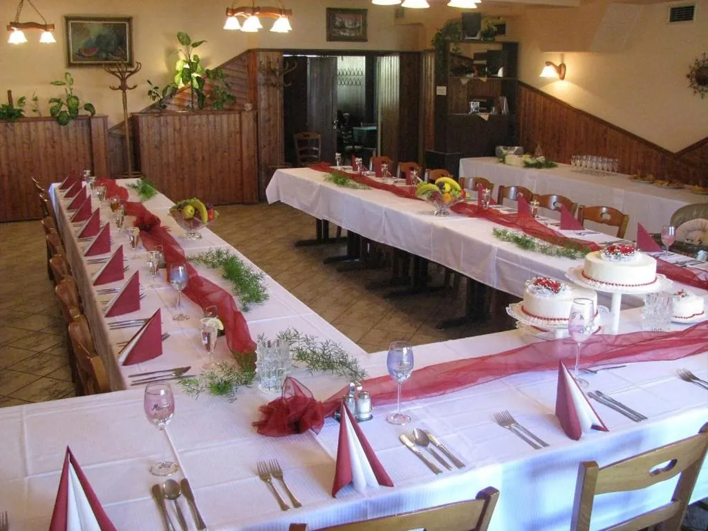 Restaurant/places to eat in Hotel & restaurant SIGNAL