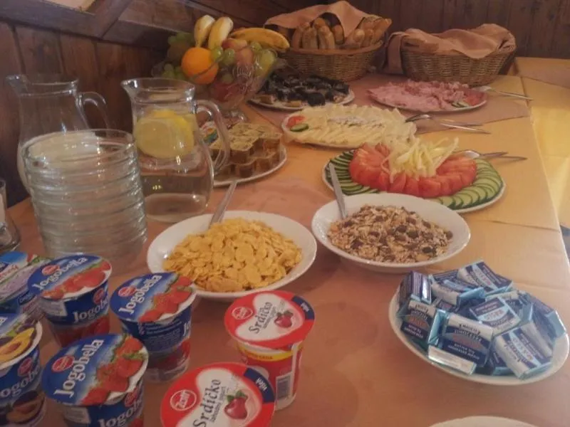 Food in Hotel & restaurant SIGNAL