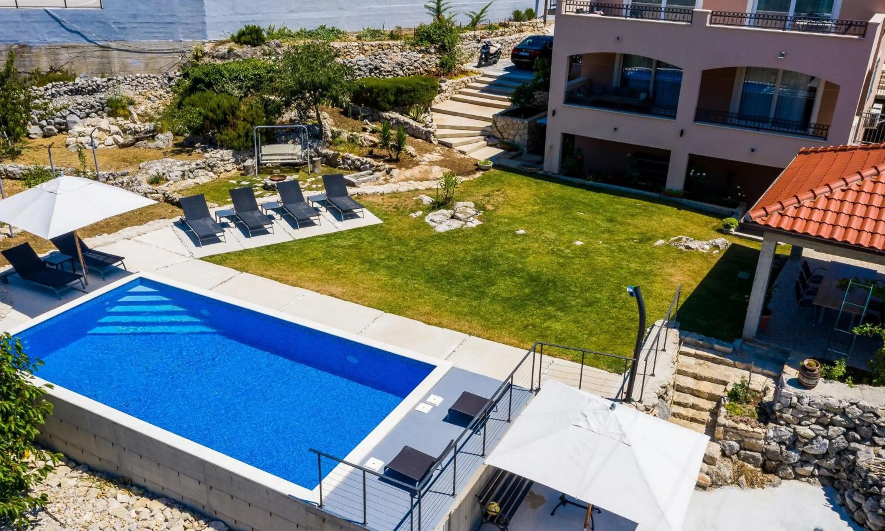 Property building in Villa Majkovica