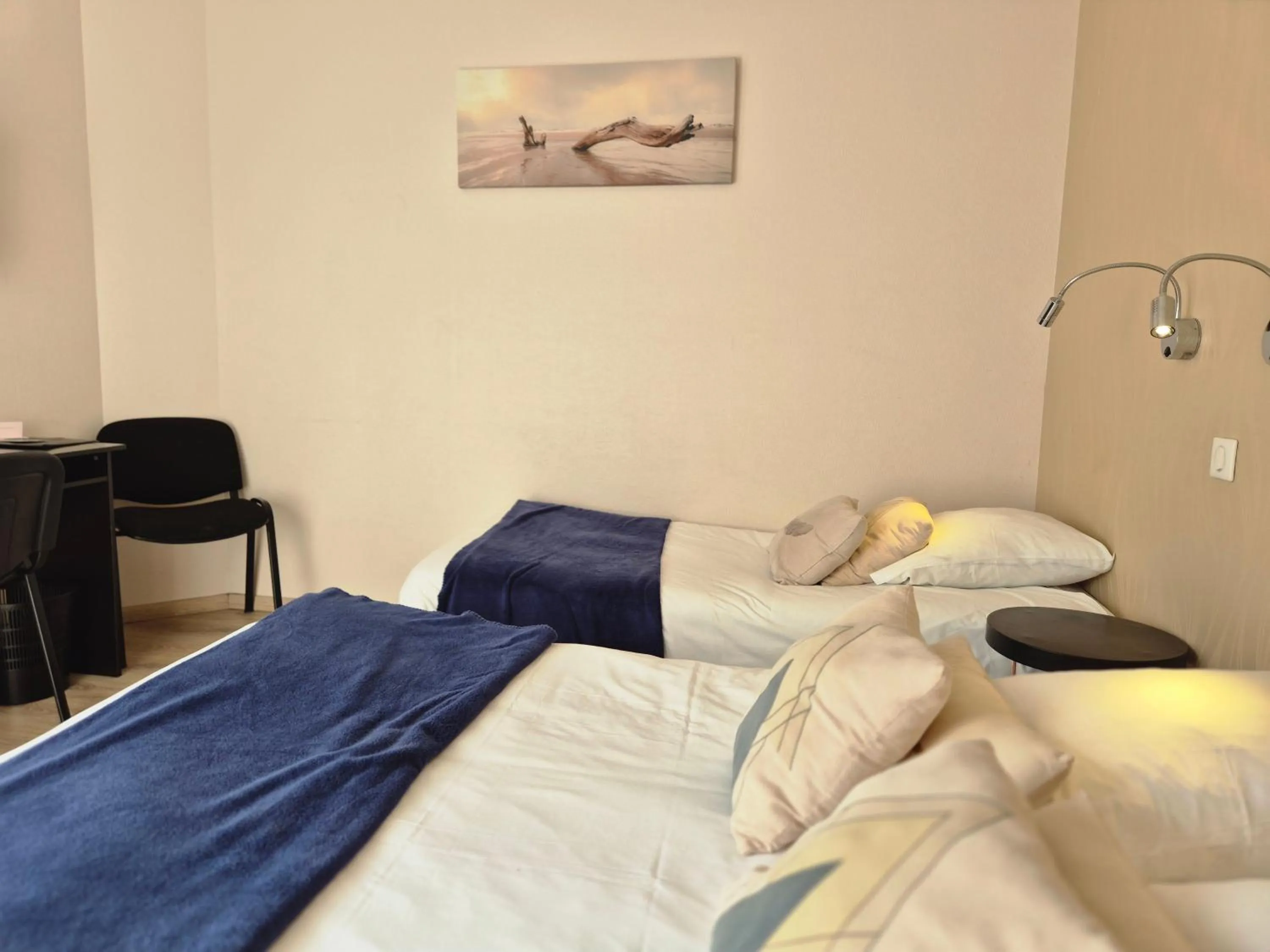 Bed in Logis Hôtel Restaurant L'Oustal