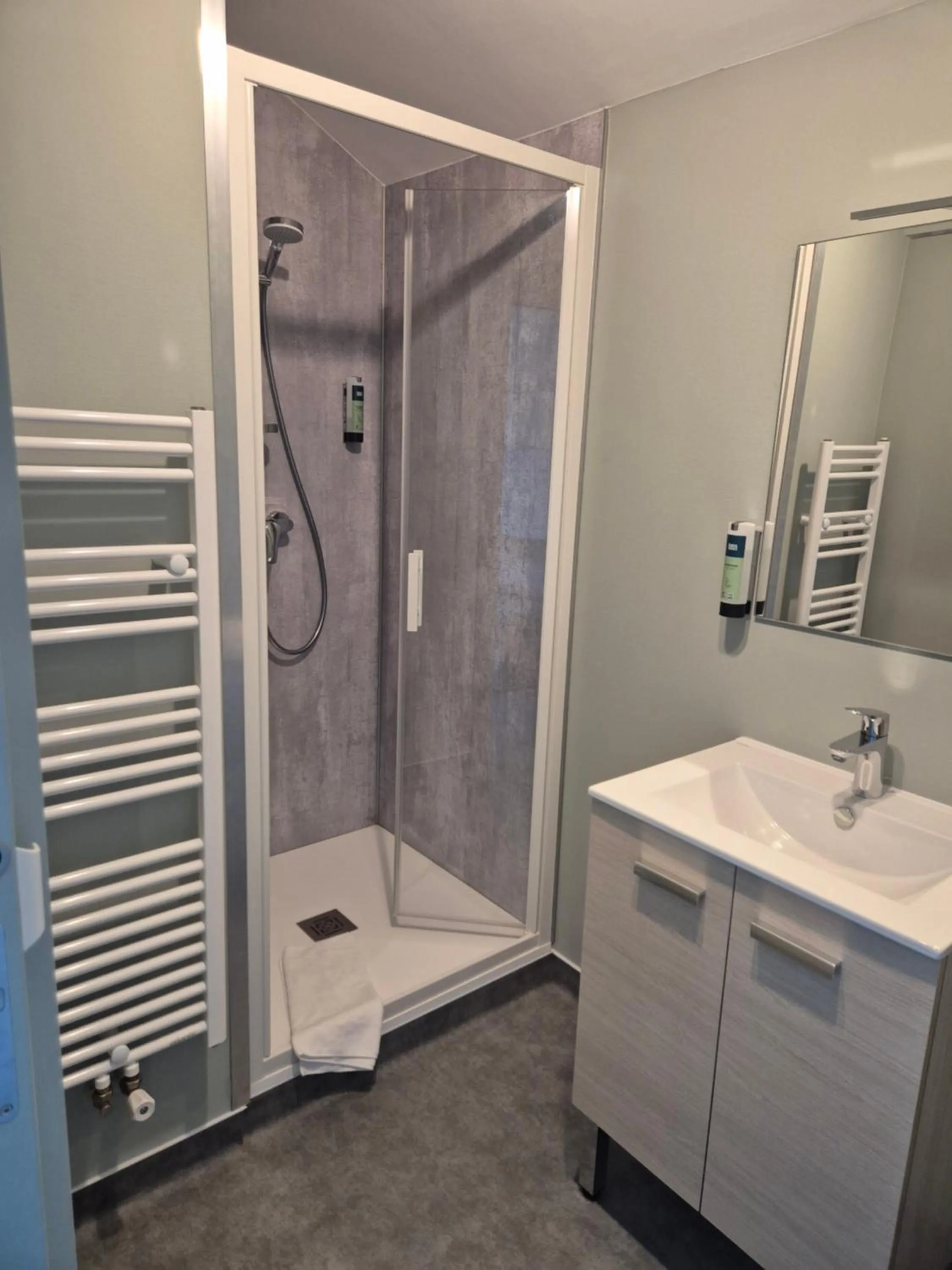 Logis Hôtel Restaurant L'Oustal