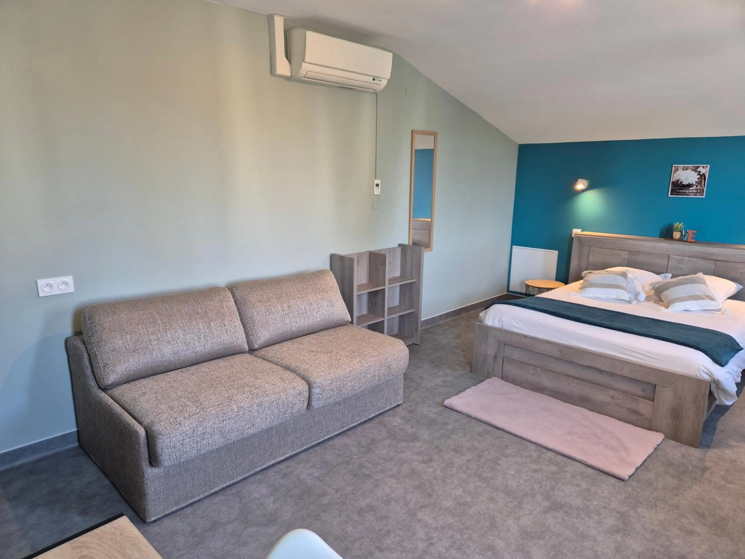 Bed in Logis Hôtel Restaurant L'Oustal