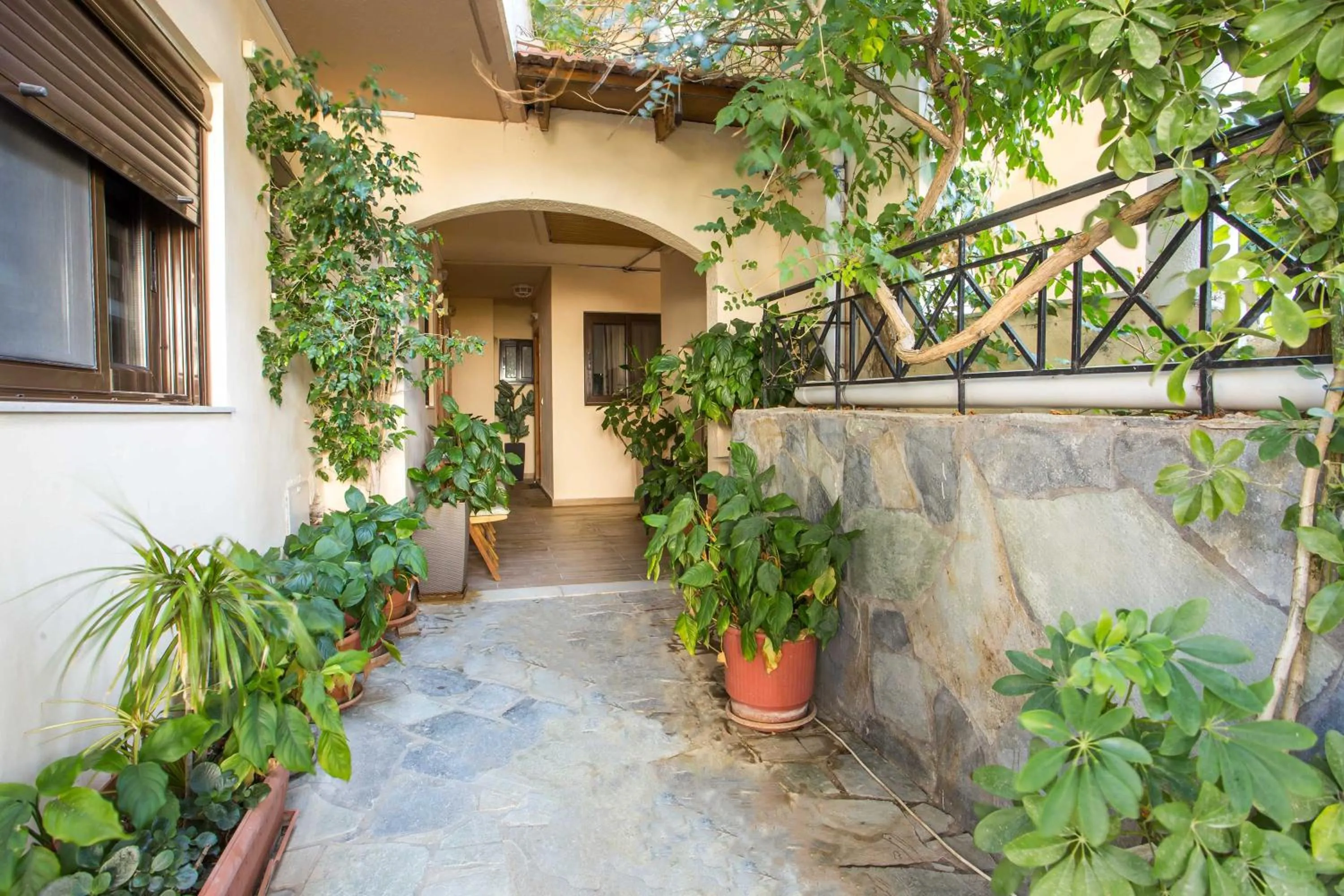 Property building in Casa Lyristis