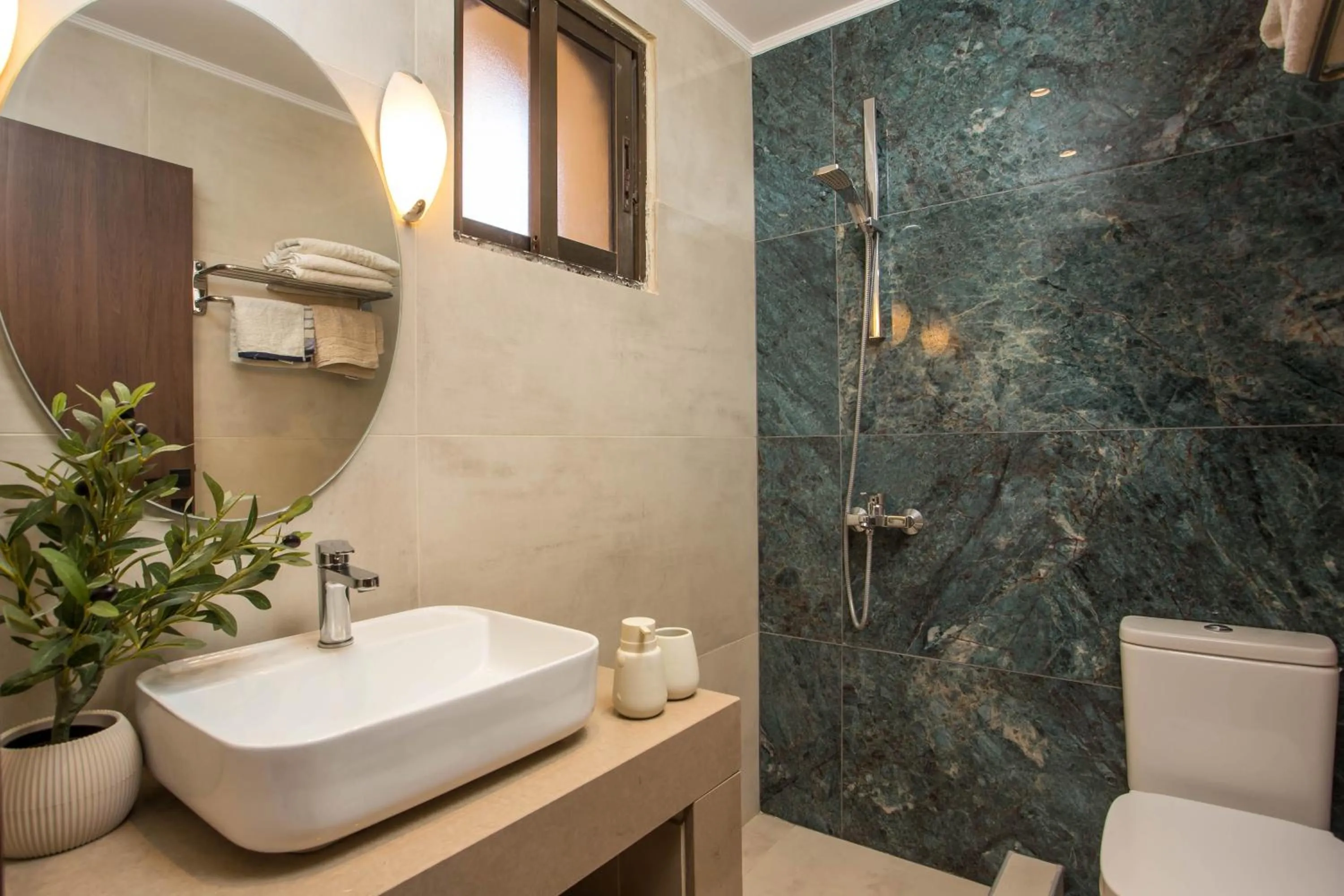 Shower in Casa Lyristis