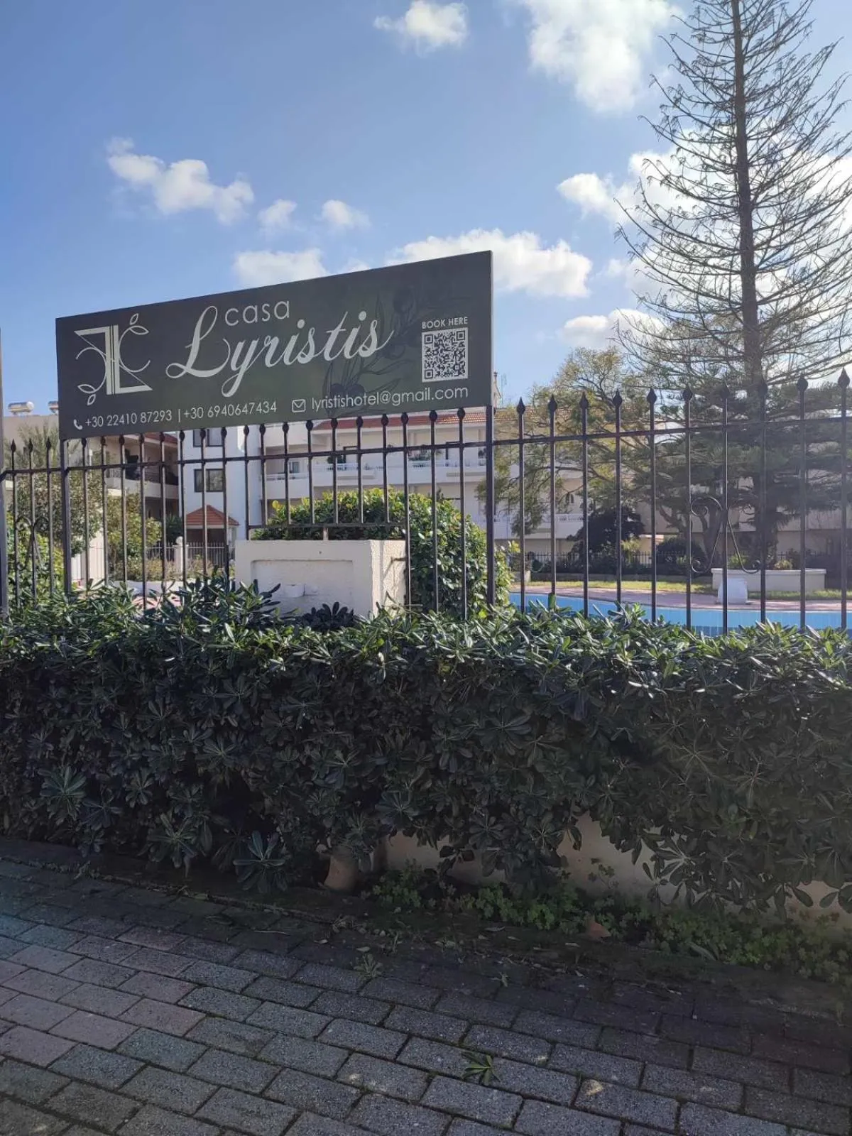 Logo/Certificate/Sign in Casa Lyristis