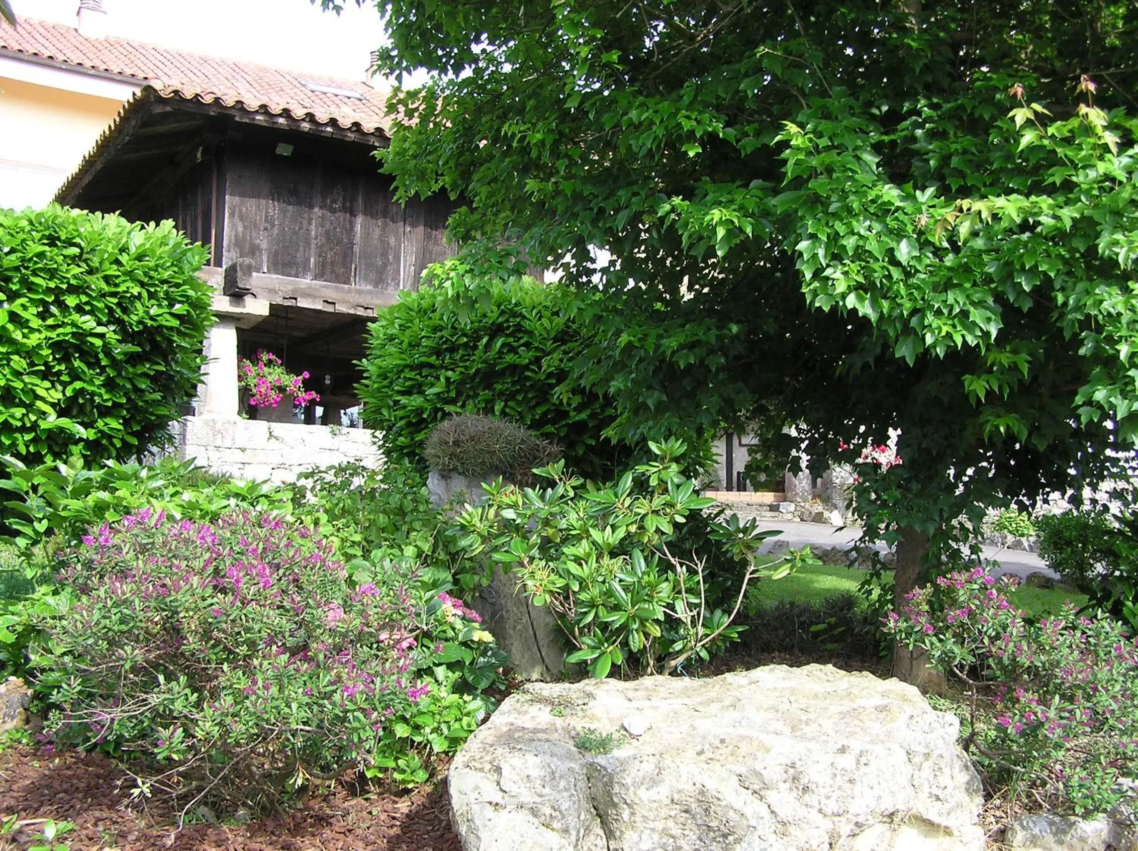 Property building in Hotel Entreviñes