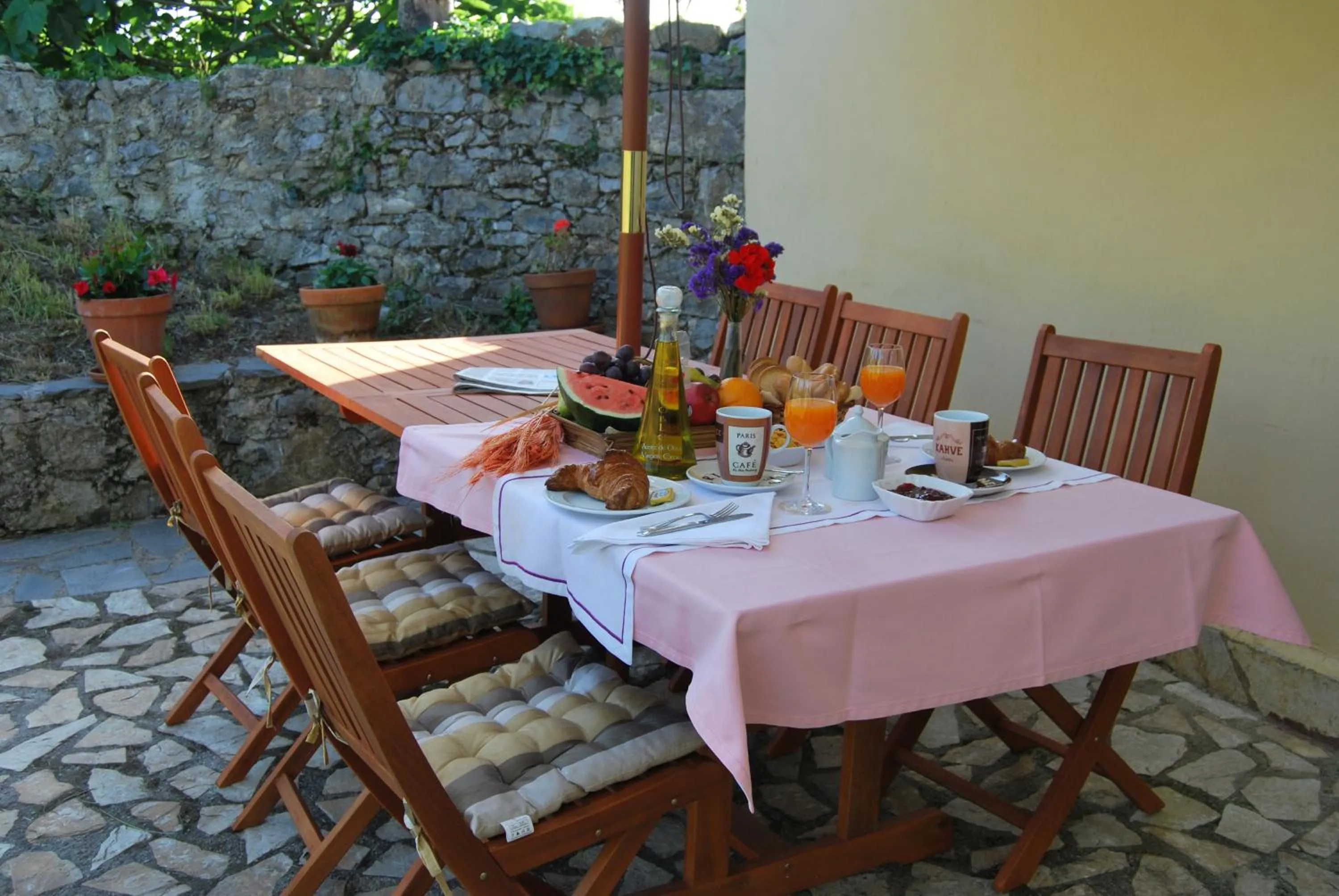 Restaurant/places to eat in Hotel Entreviñes