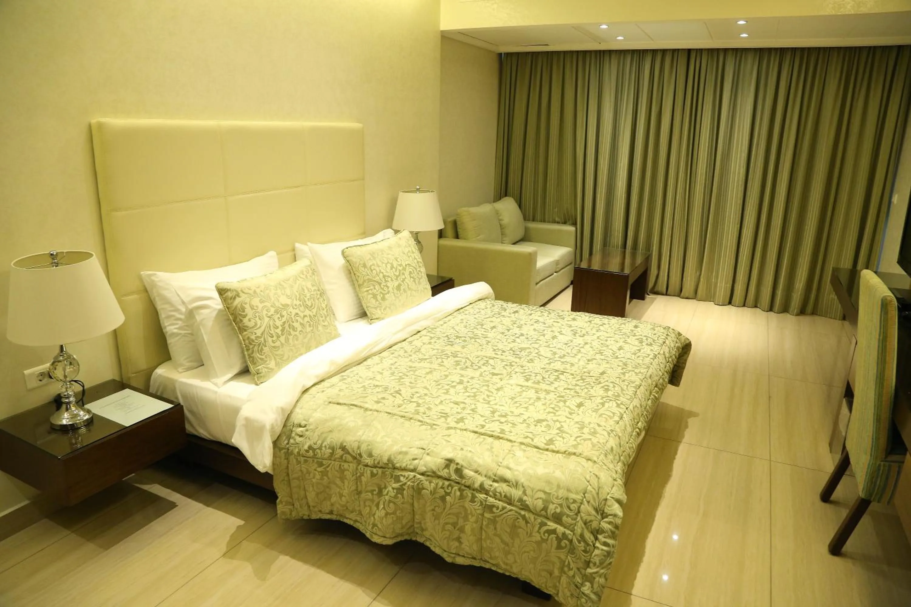 Bedroom, Bed in Verdun Suites Hotel