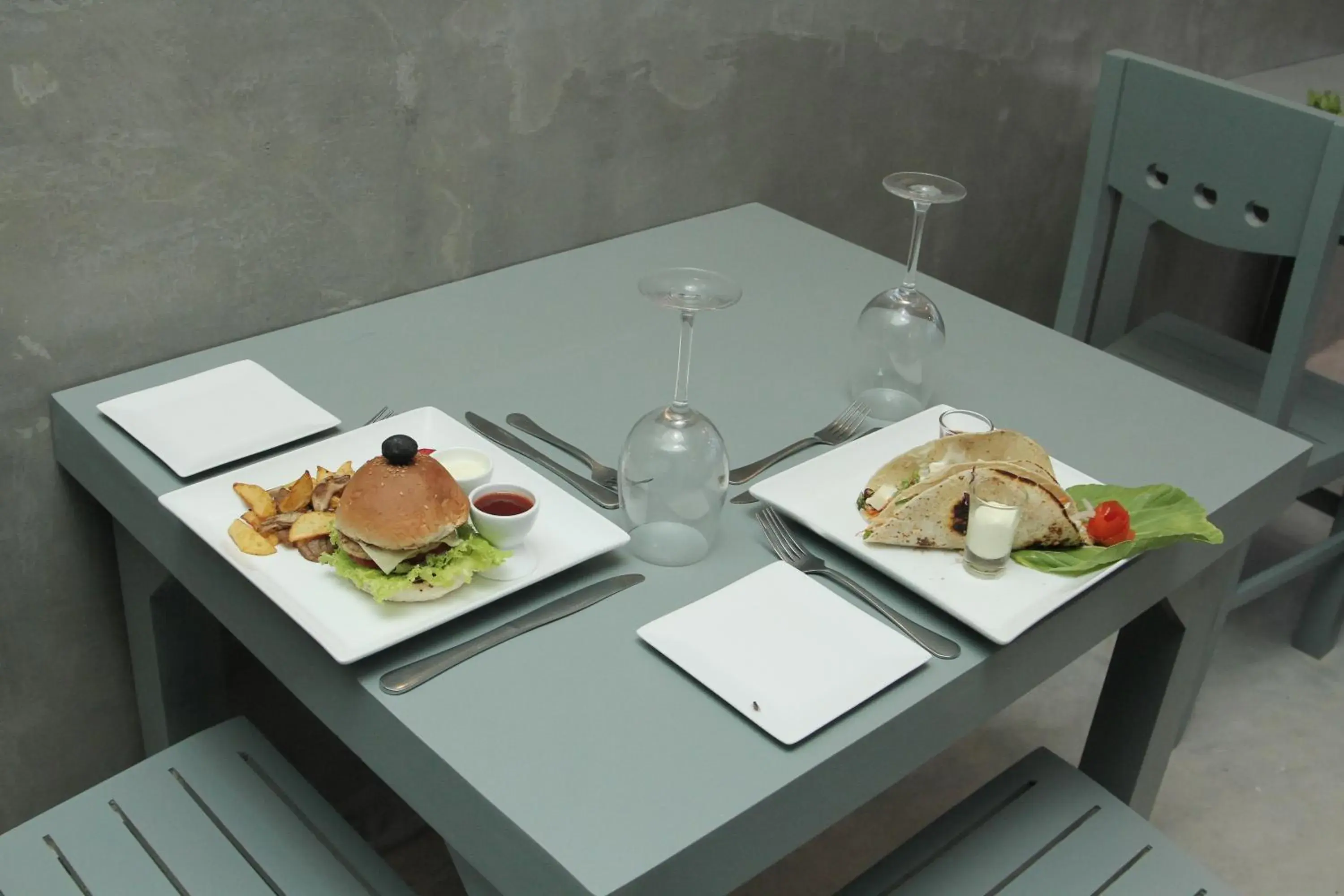 Food and drinks in Somerset Mirissa Beach Food and drinks in Somerset Mirissa Beach