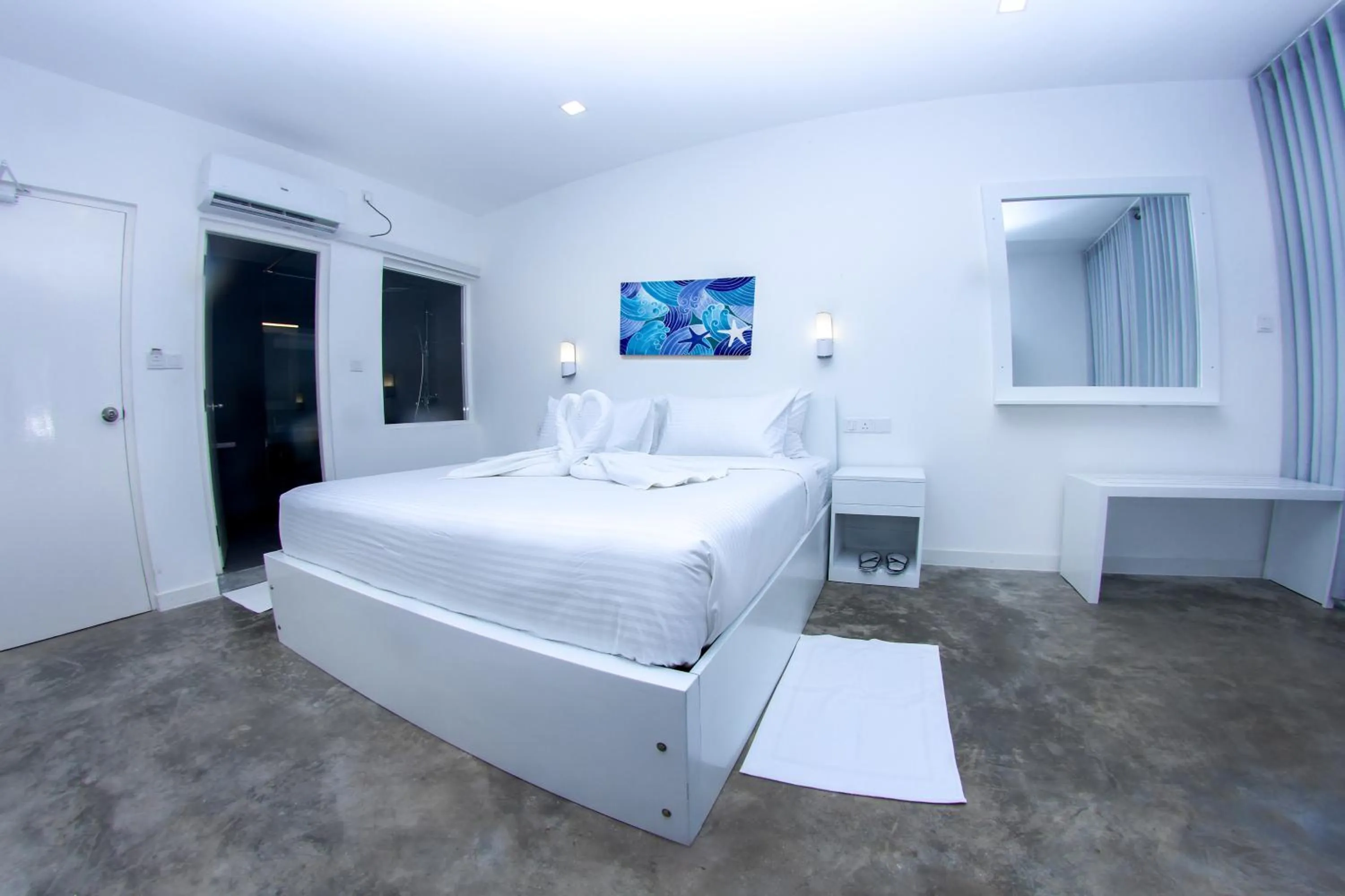 Bed in Somerset Mirissa Beach