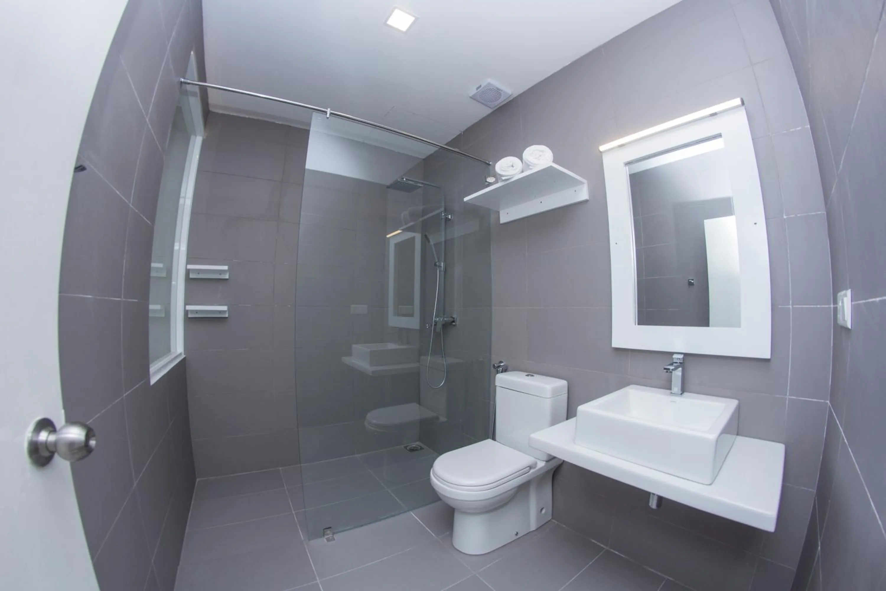 Shower in Somerset Mirissa Beach