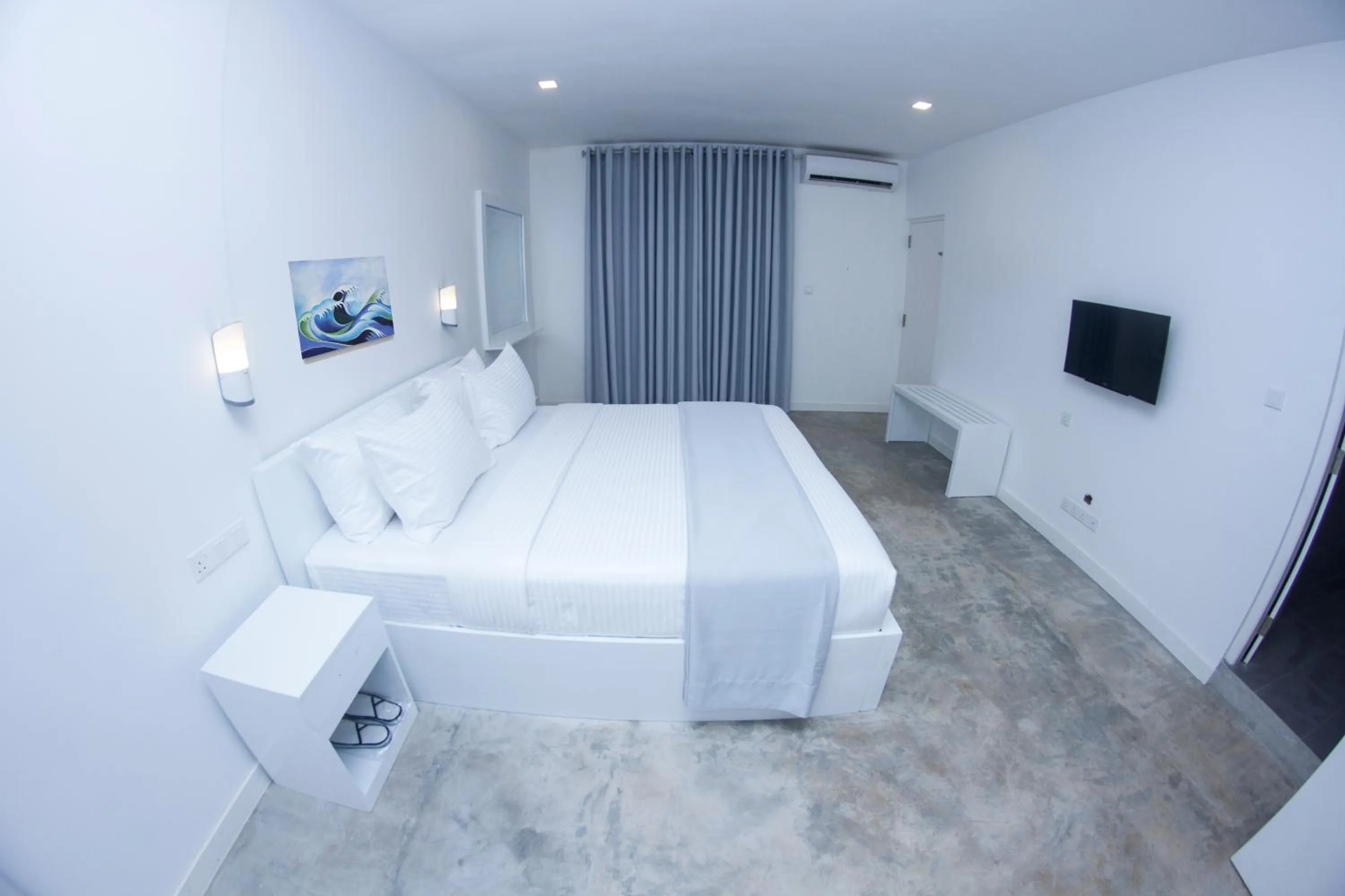 Communal lounge/ TV room, Bed in Somerset Mirissa Beach