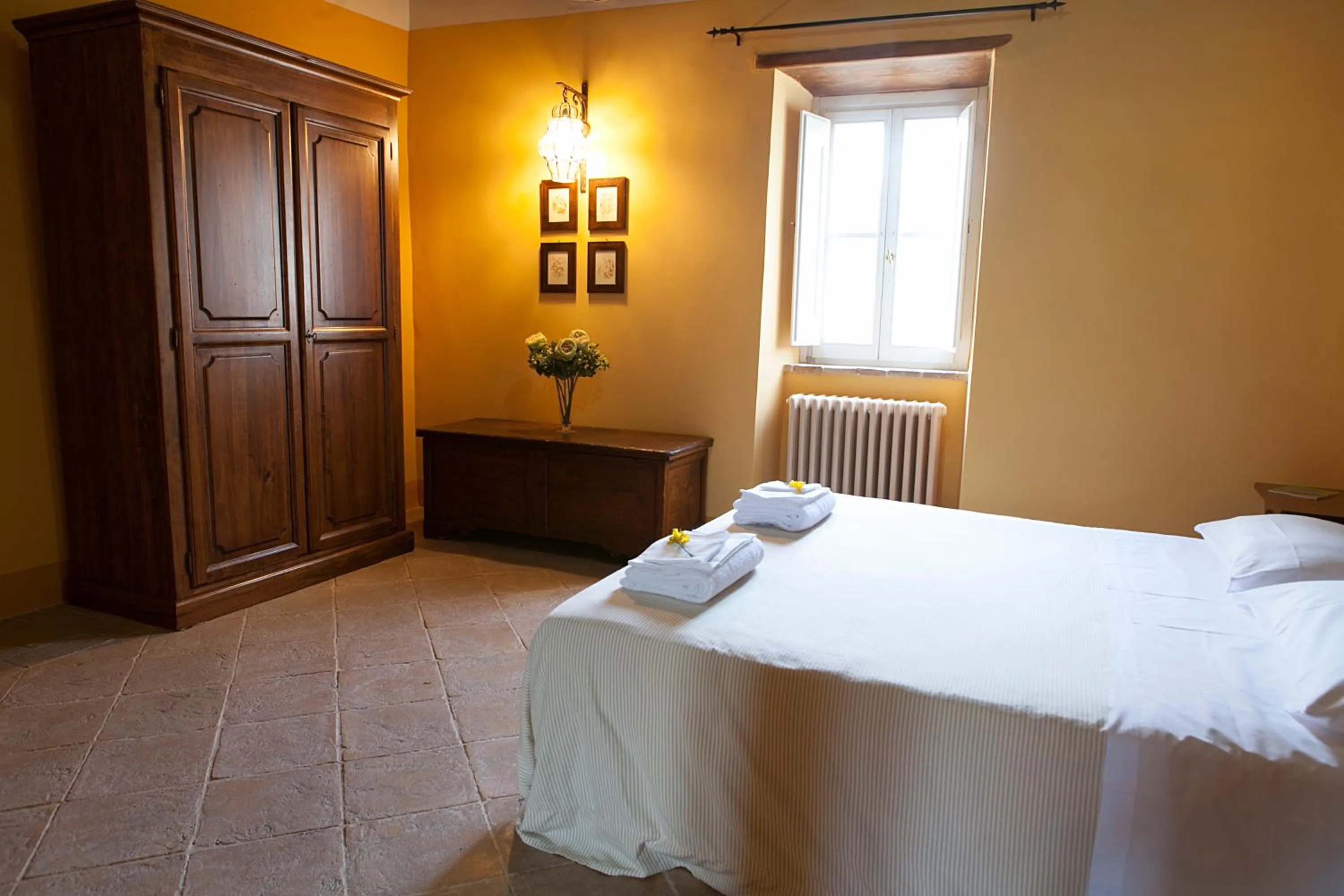 Bedroom, Bed in Re Artù Assisi Country Lifestyle