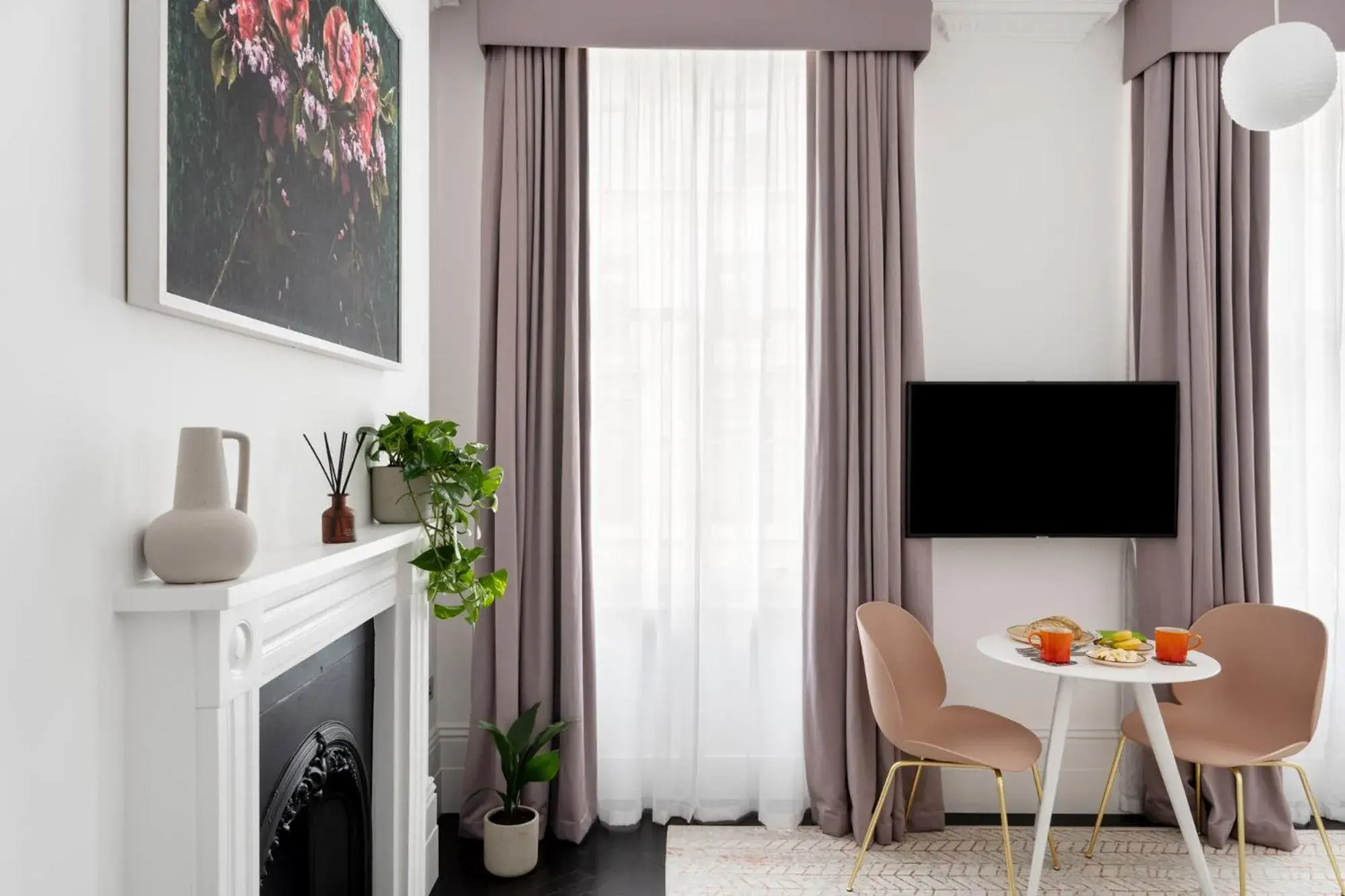 Seating area in The Moorgate by COVE Seating area in The Moorgate by COVE