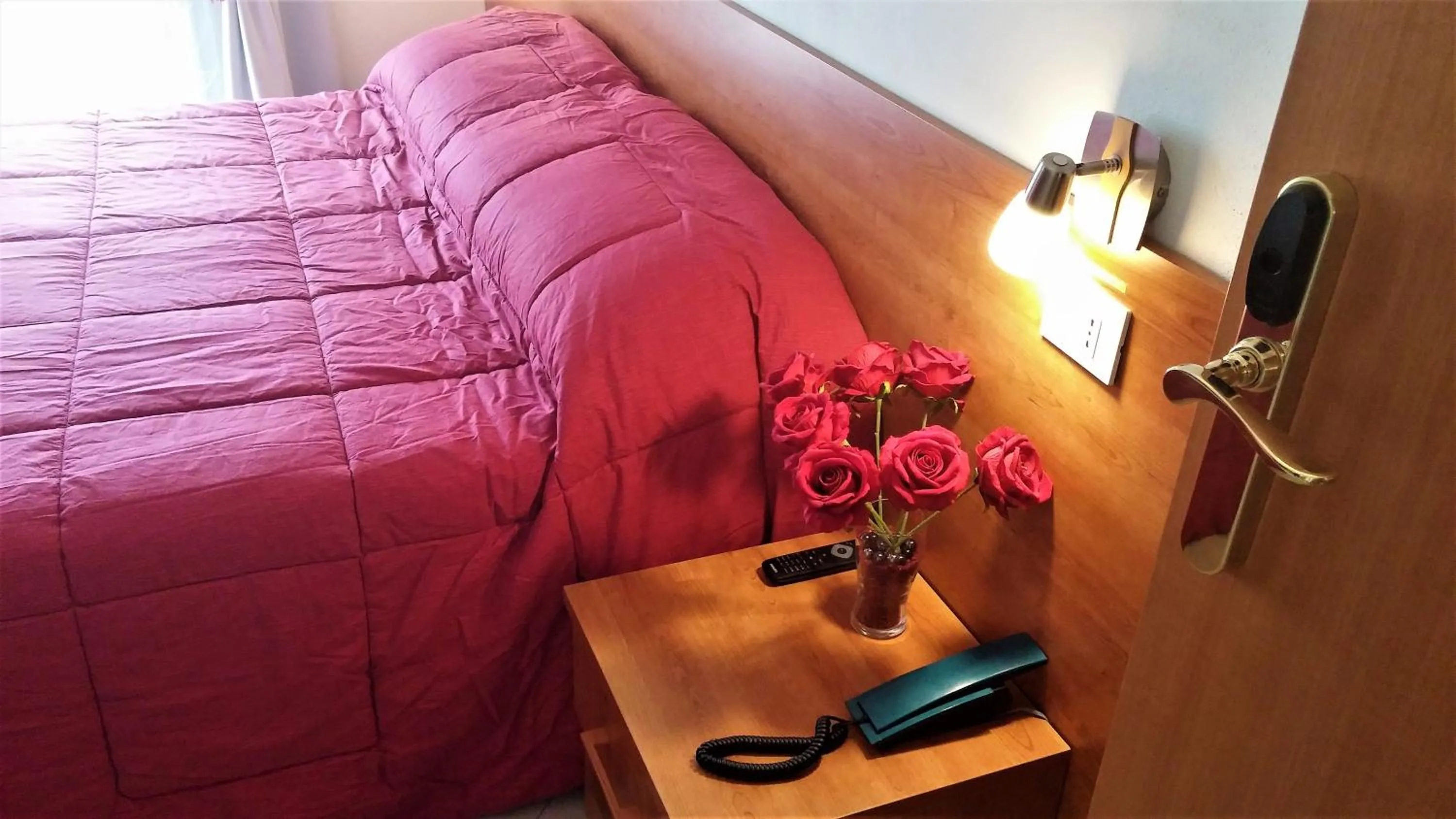 Bed in Venice Airport Room