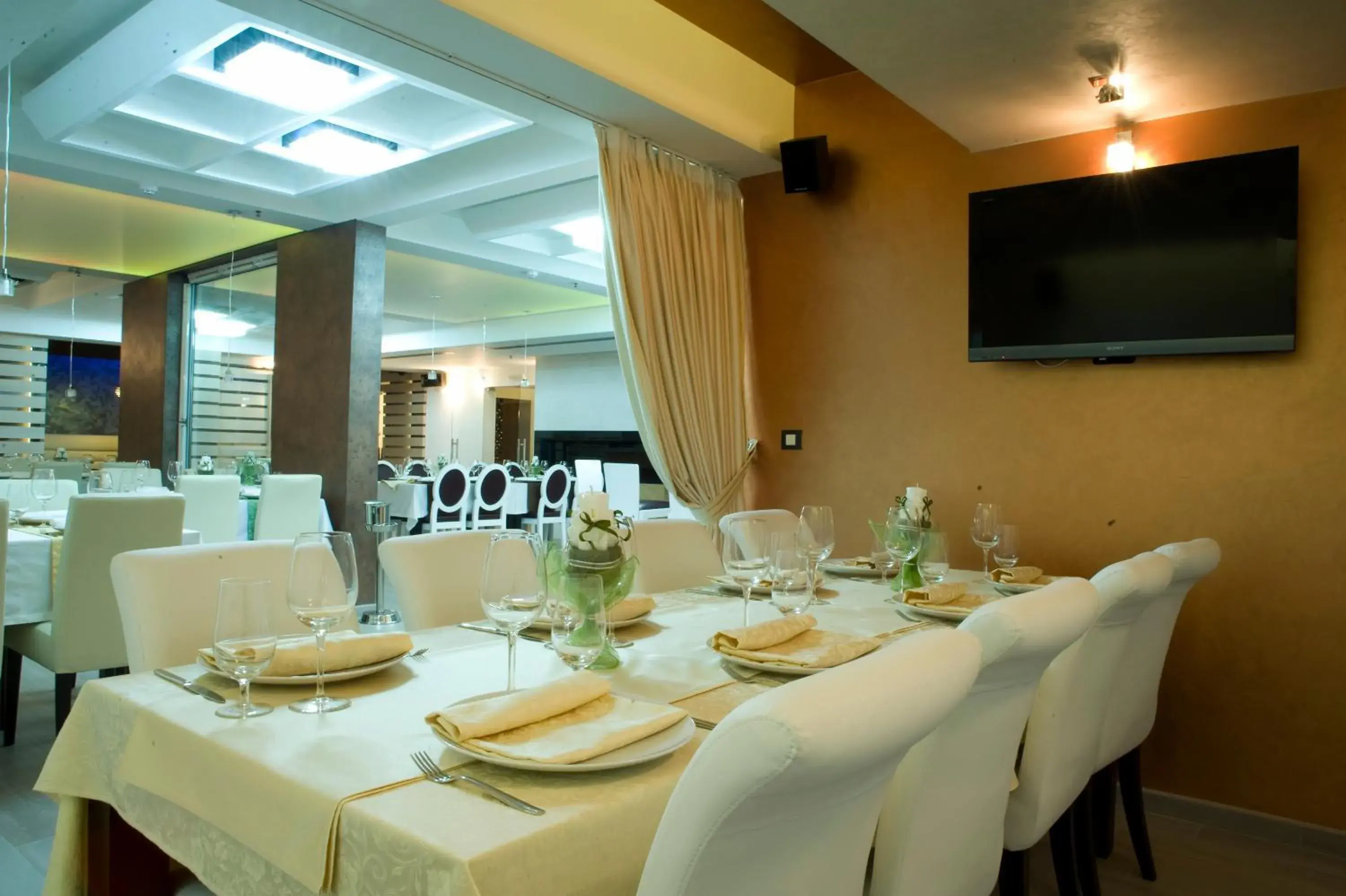 Restaurant/places to eat in Hotel Soa Restaurant/places to eat in Hotel Soa