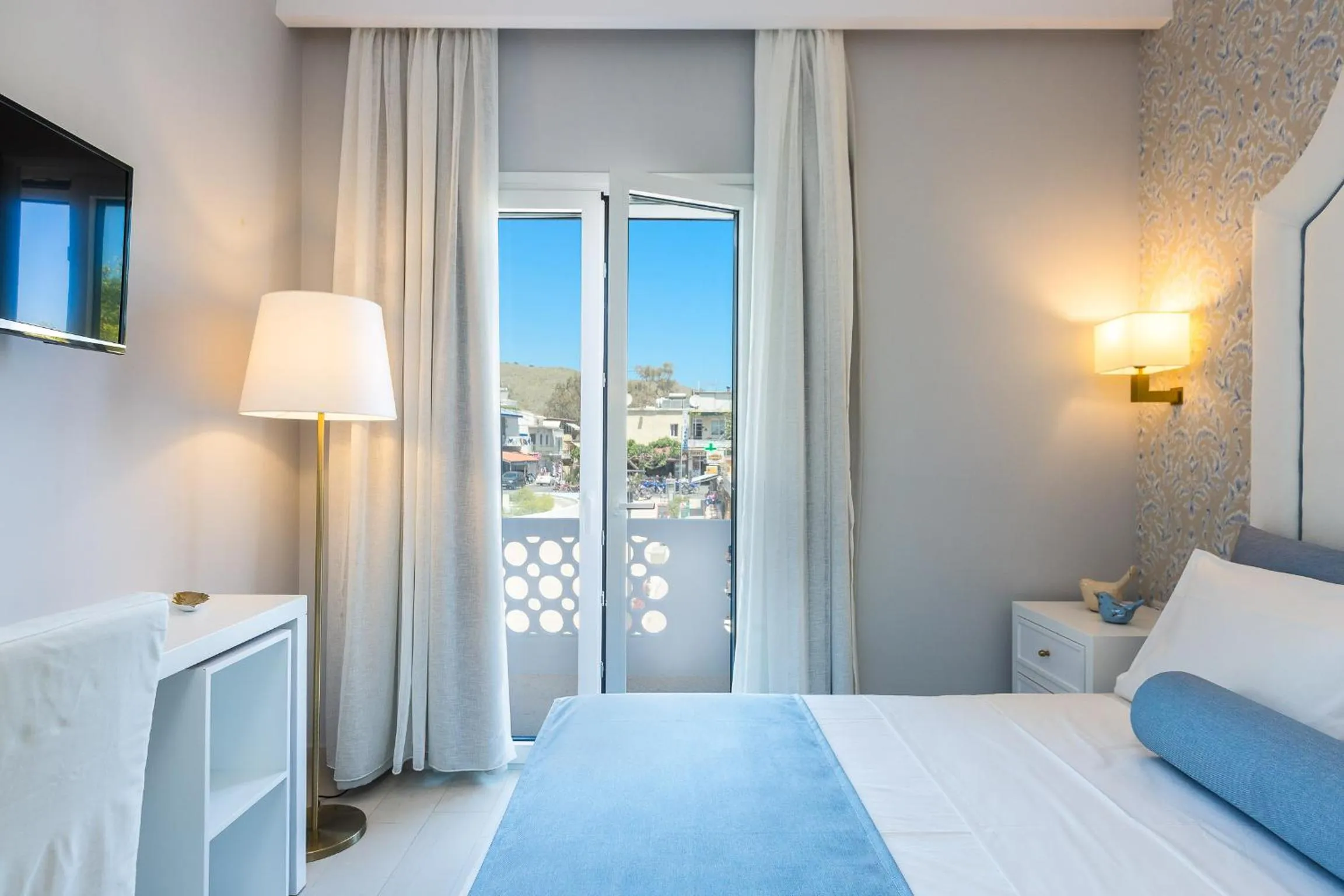 Photo of the whole room, Bed in Georgioupolis Plaza Suites