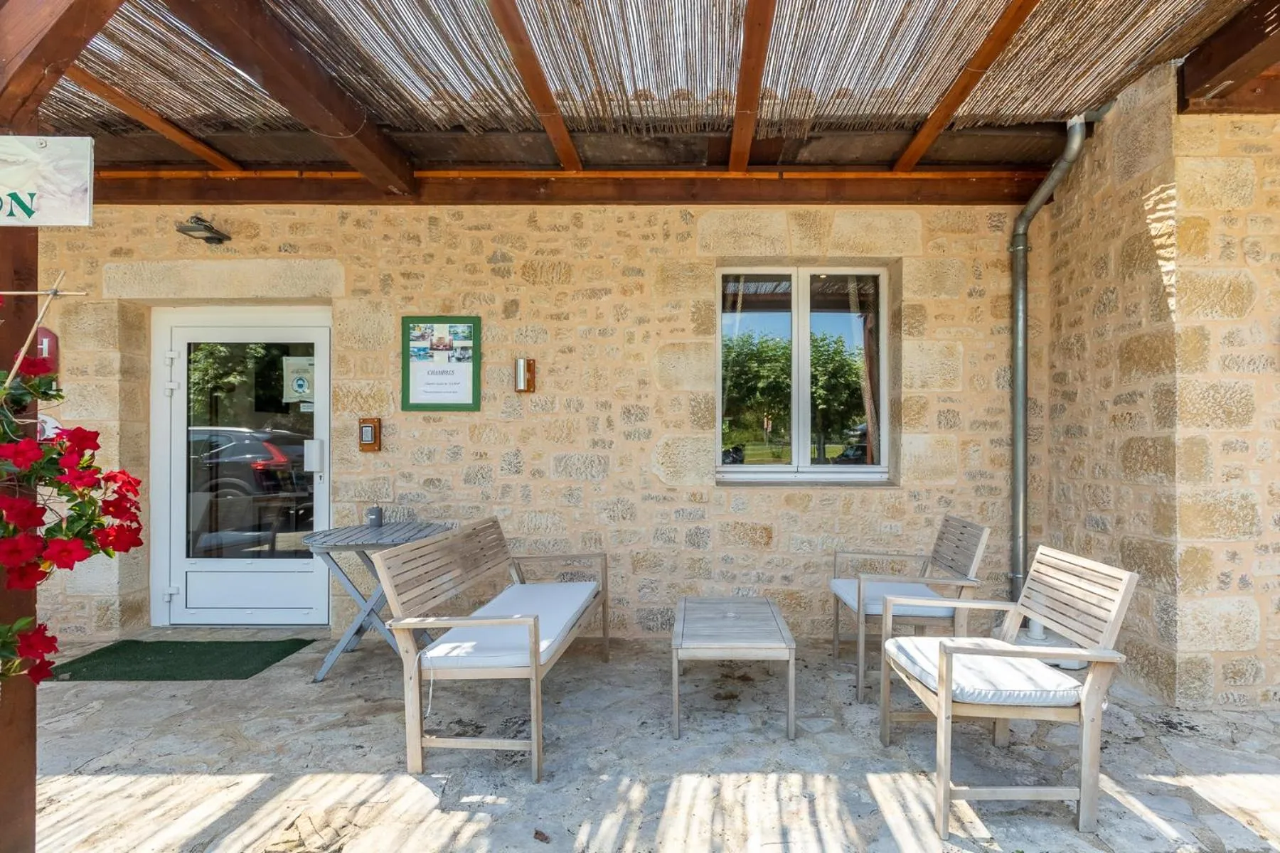 Facade/entrance in L'Oustal de Vézac