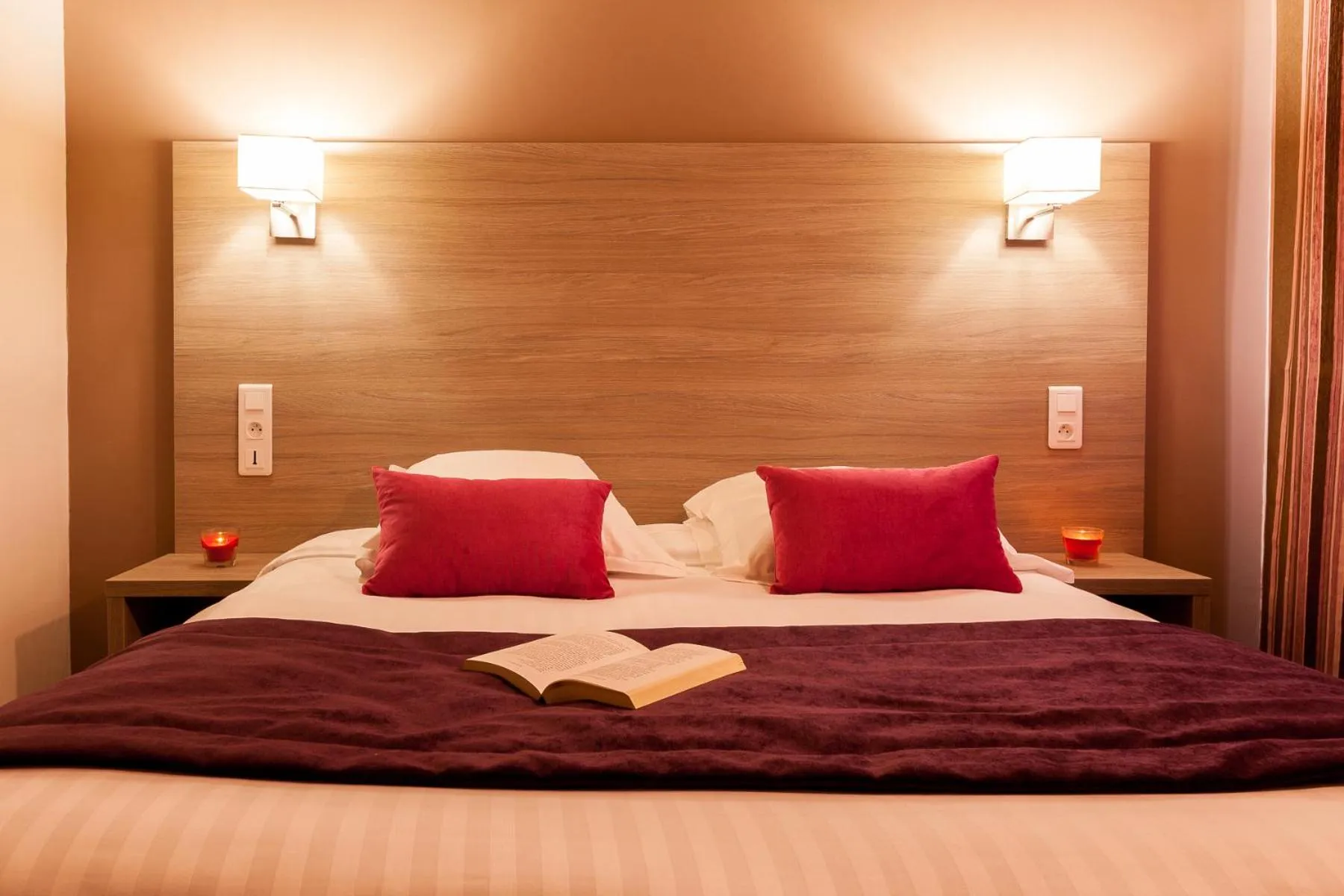 Photo of the whole room, Bed in L'Oustal de Vézac