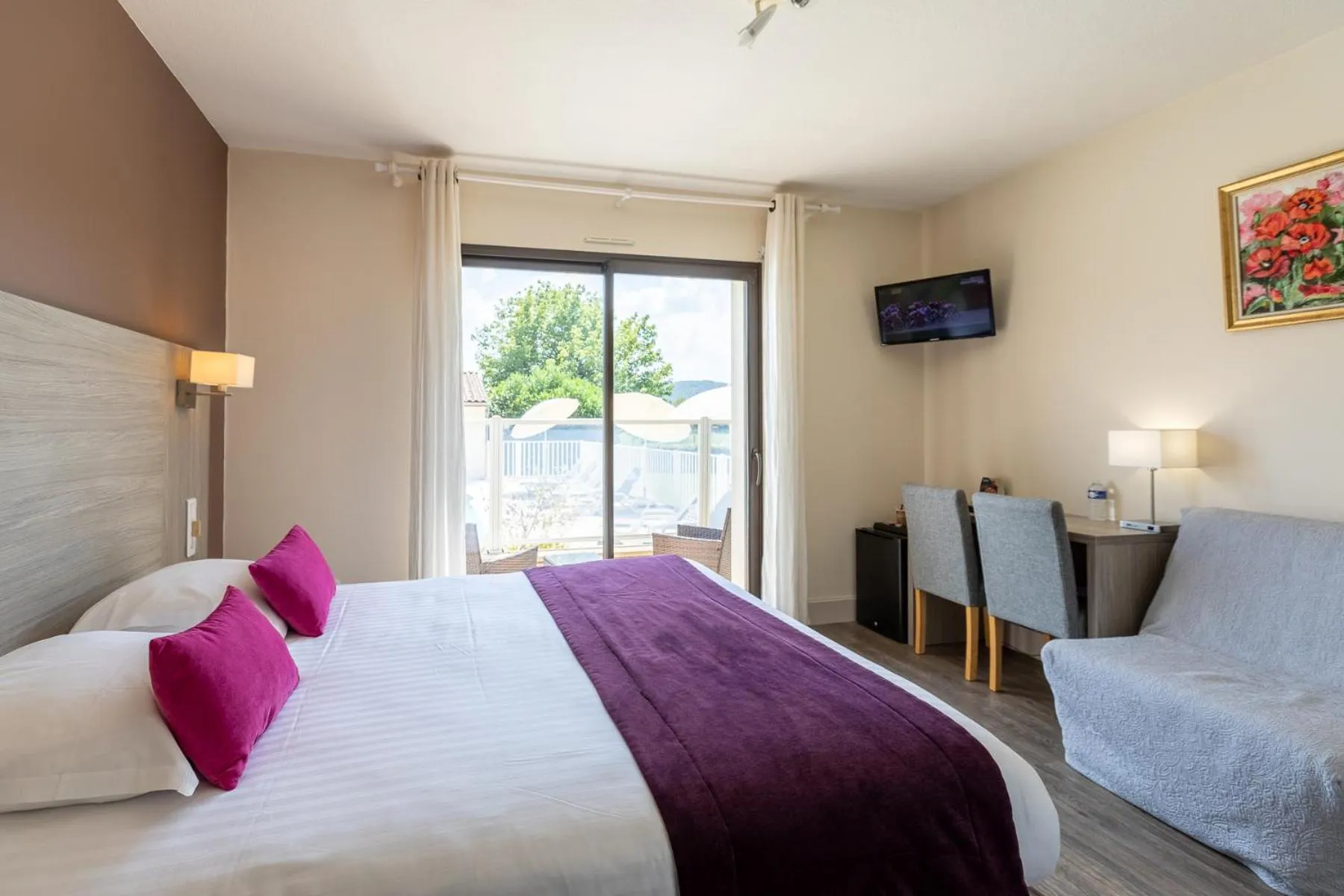 Photo of the whole room, Bed in L'Oustal de Vézac