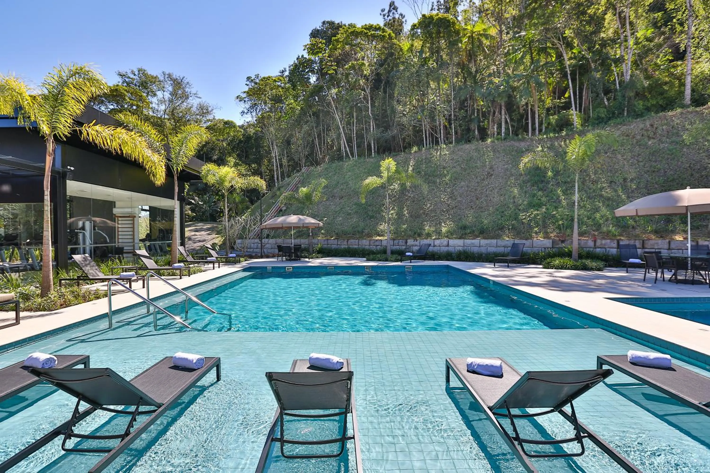 Swimming pool in Quality Hotel Blumenau