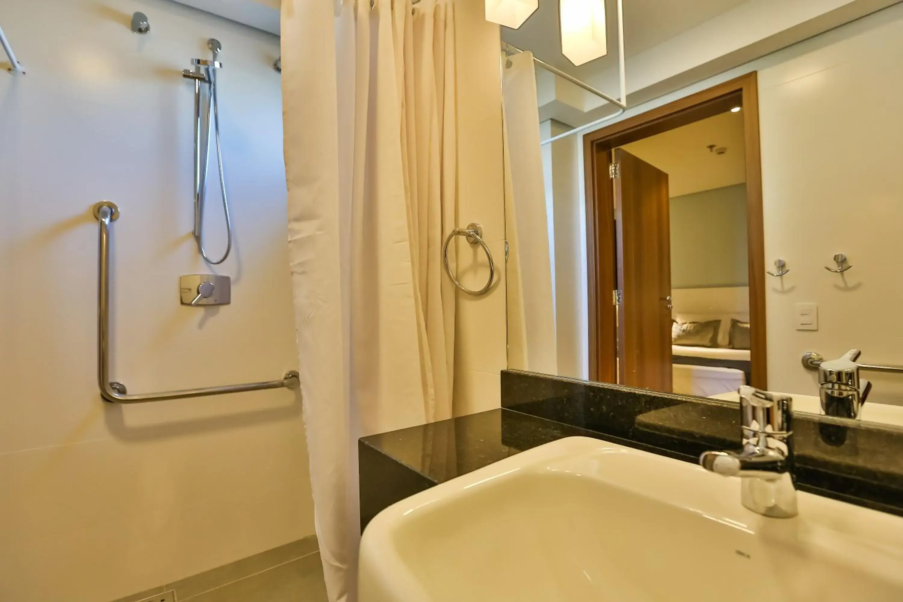 Bathroom in Quality Hotel Blumenau Bathroom in Quality Hotel Blumenau