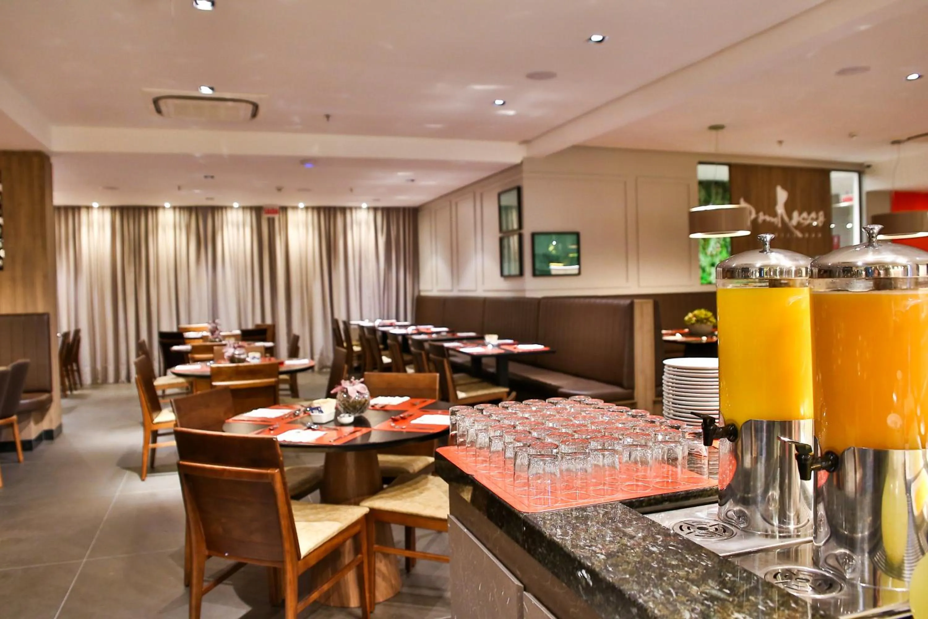 Restaurant/places to eat in Quality Hotel Blumenau