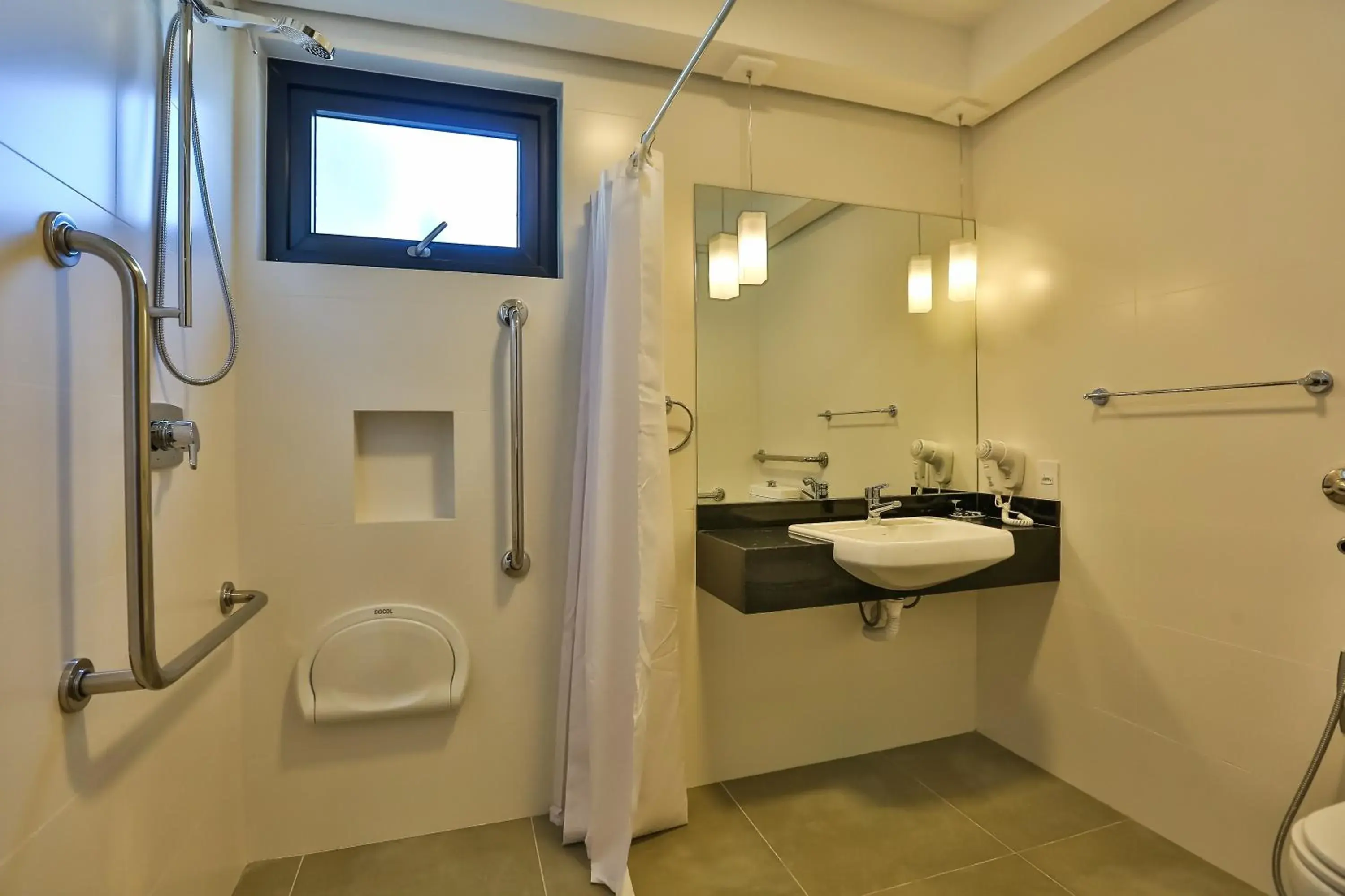 Bathroom in Quality Hotel Blumenau Bathroom in Quality Hotel Blumenau