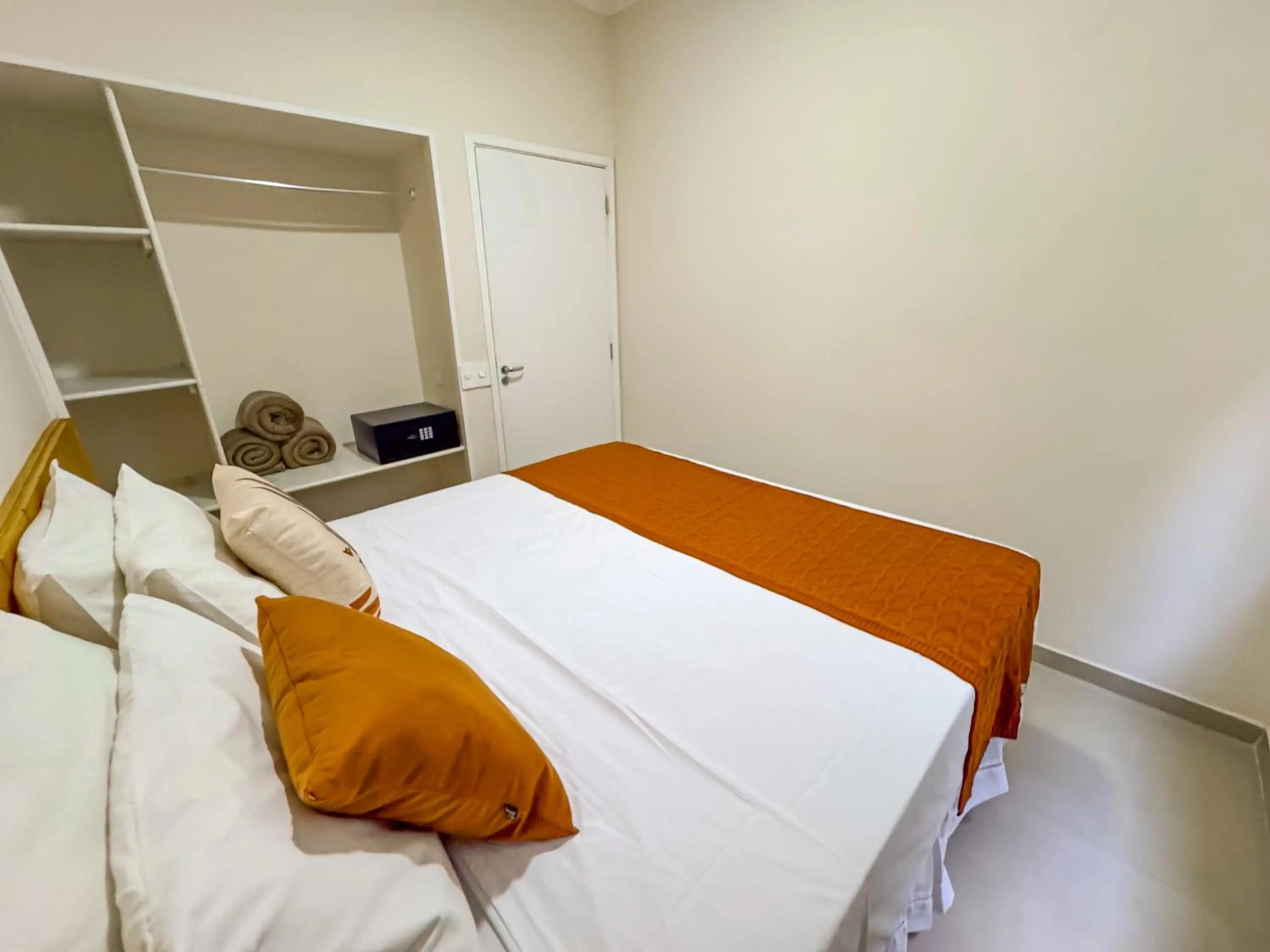 Bedroom, Bed in Hotel Nacional Inn Guarujá