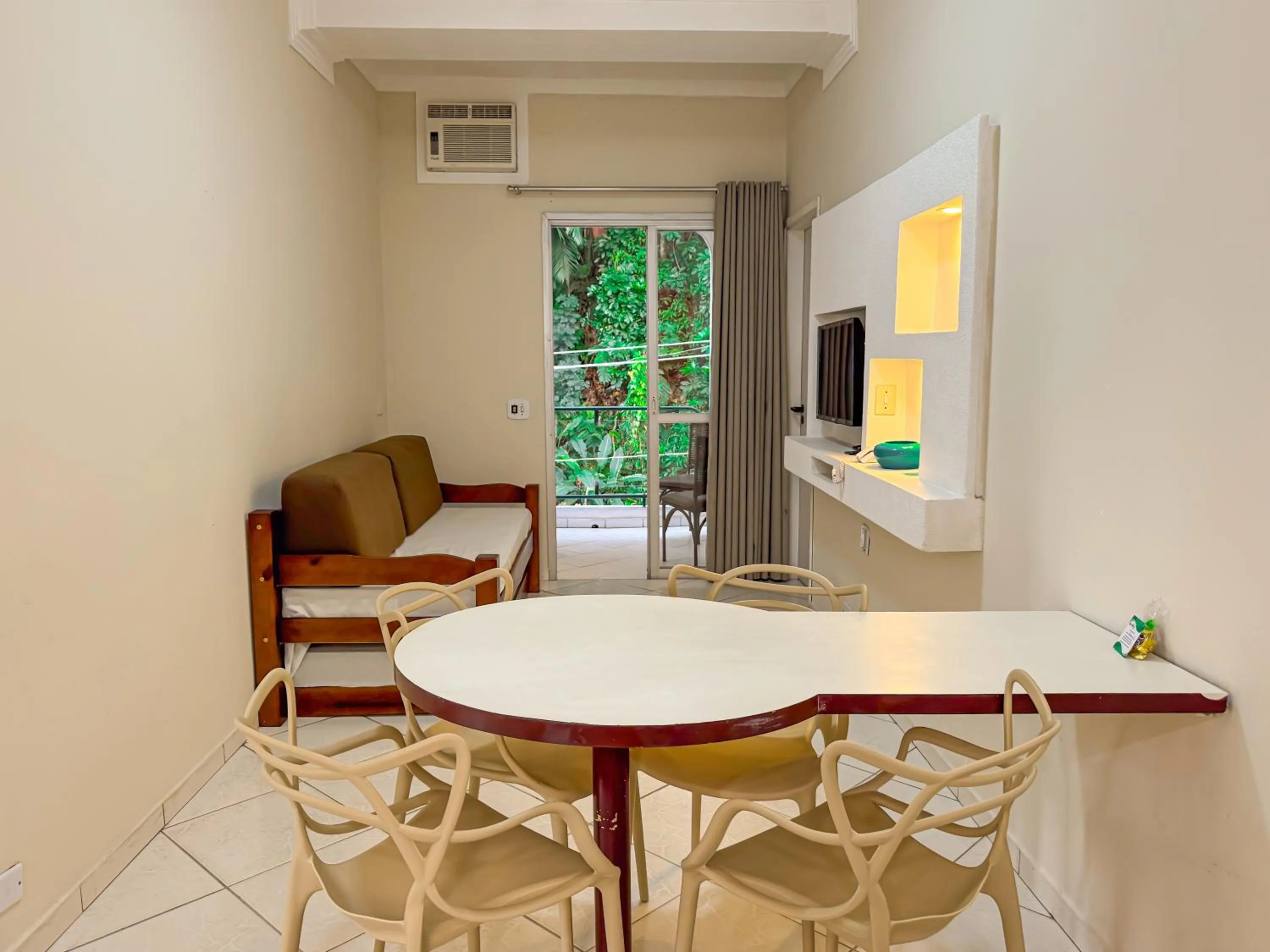Seating area in Hotel Nacional Inn Guarujá