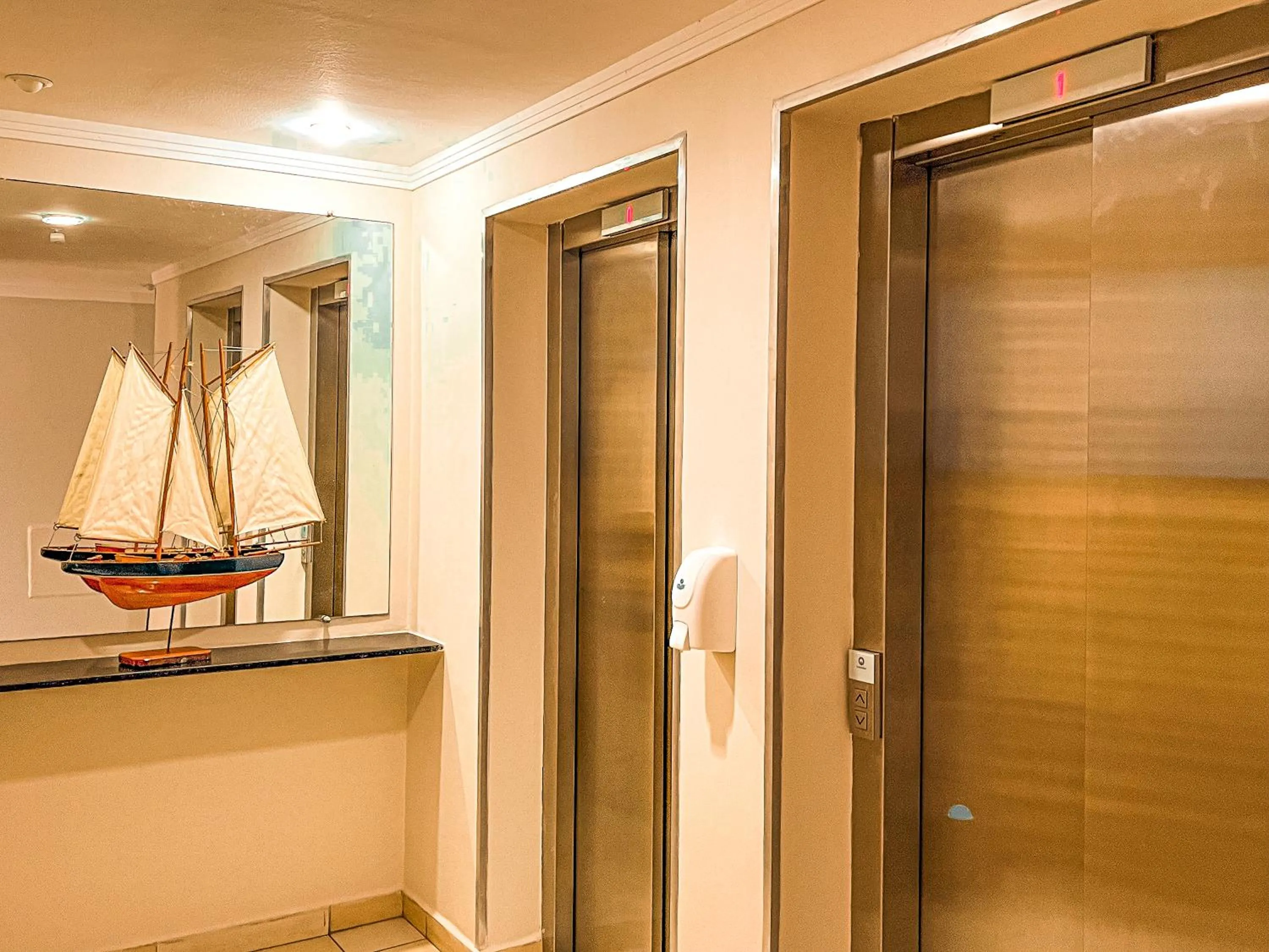 elevator in Hotel Nacional Inn Guarujá