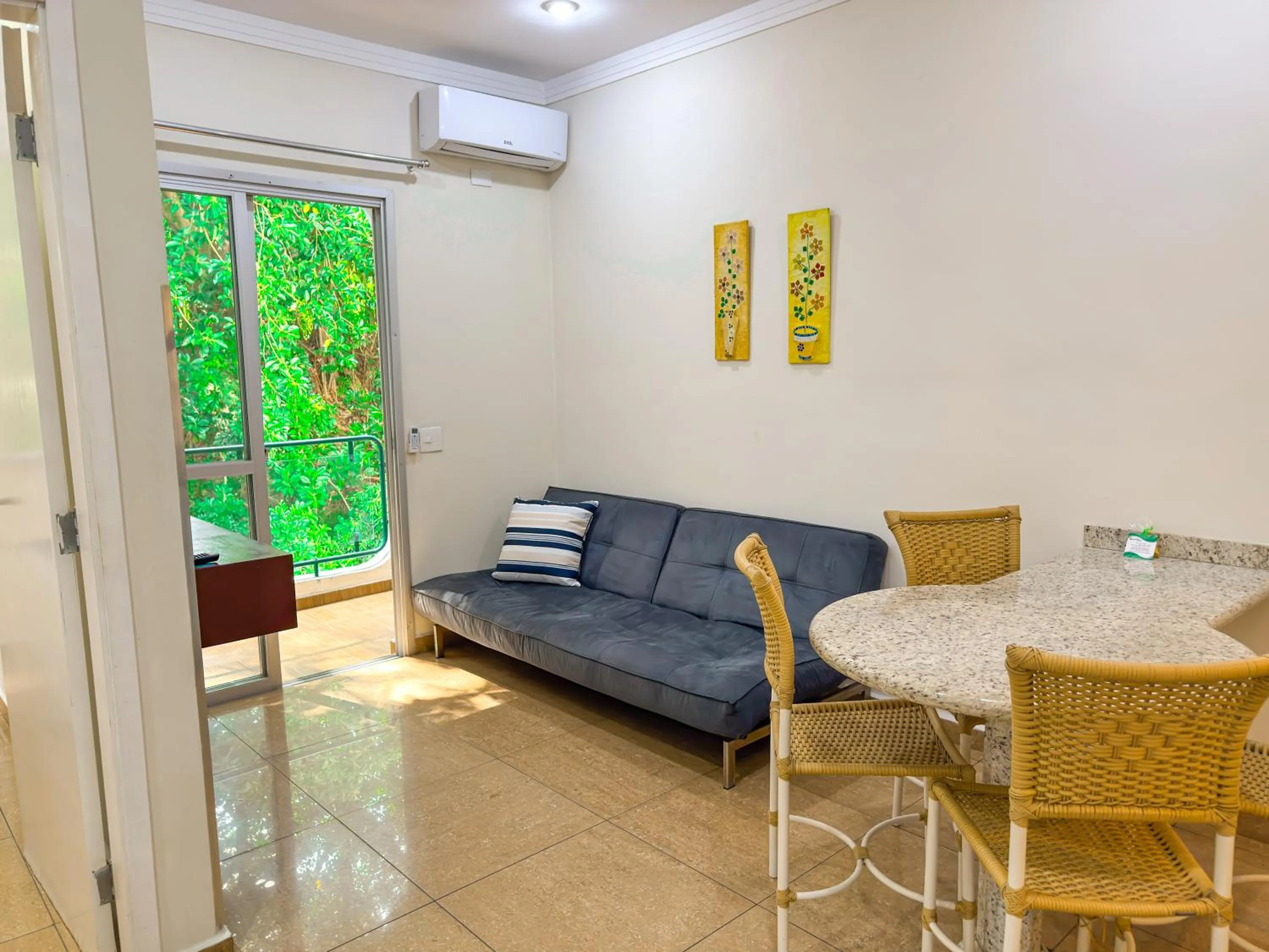 Seating area in Hotel Nacional Inn Guarujá