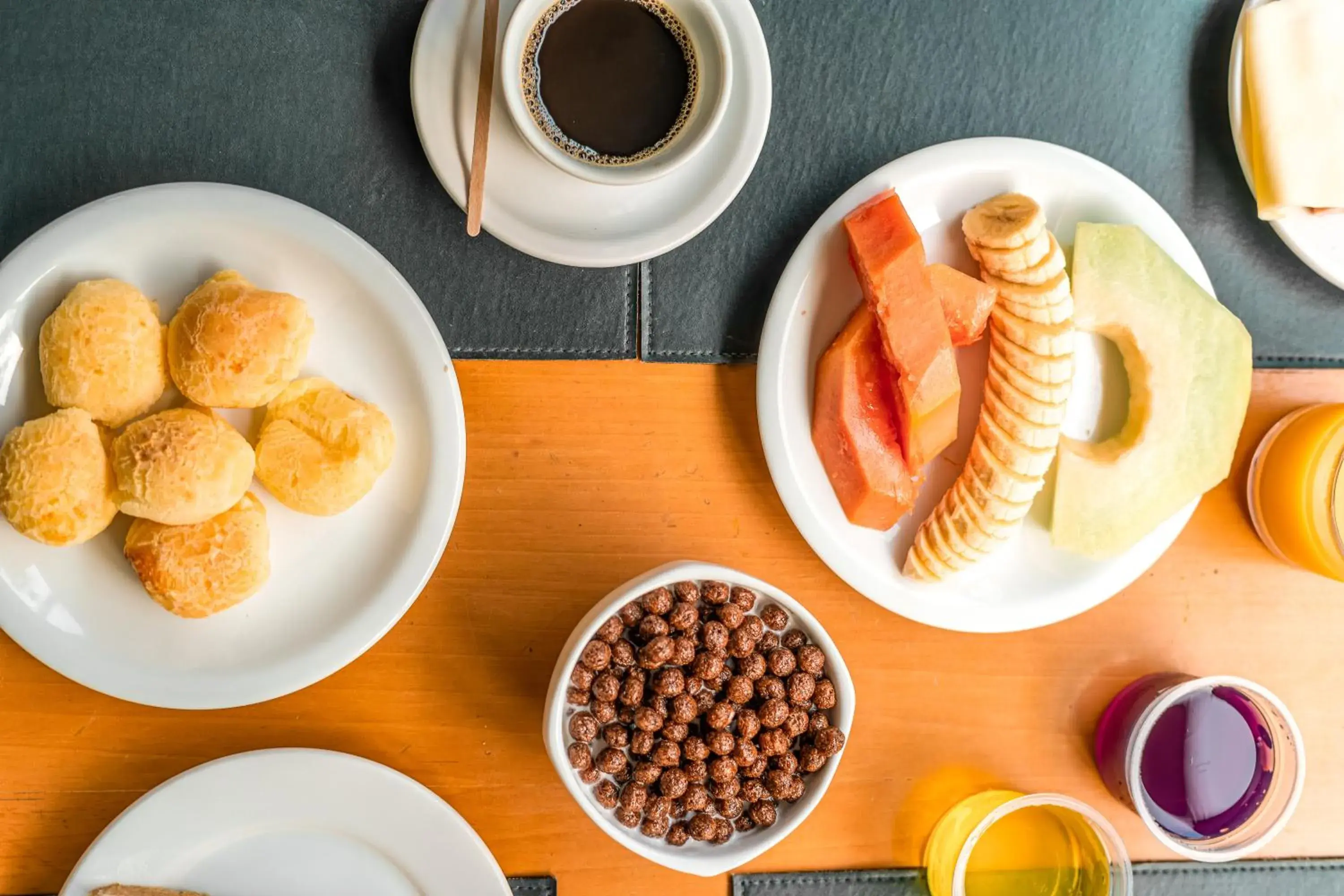 Breakfast in Hotel Nacional Inn Guarujá Breakfast in Hotel Nacional Inn Guarujá