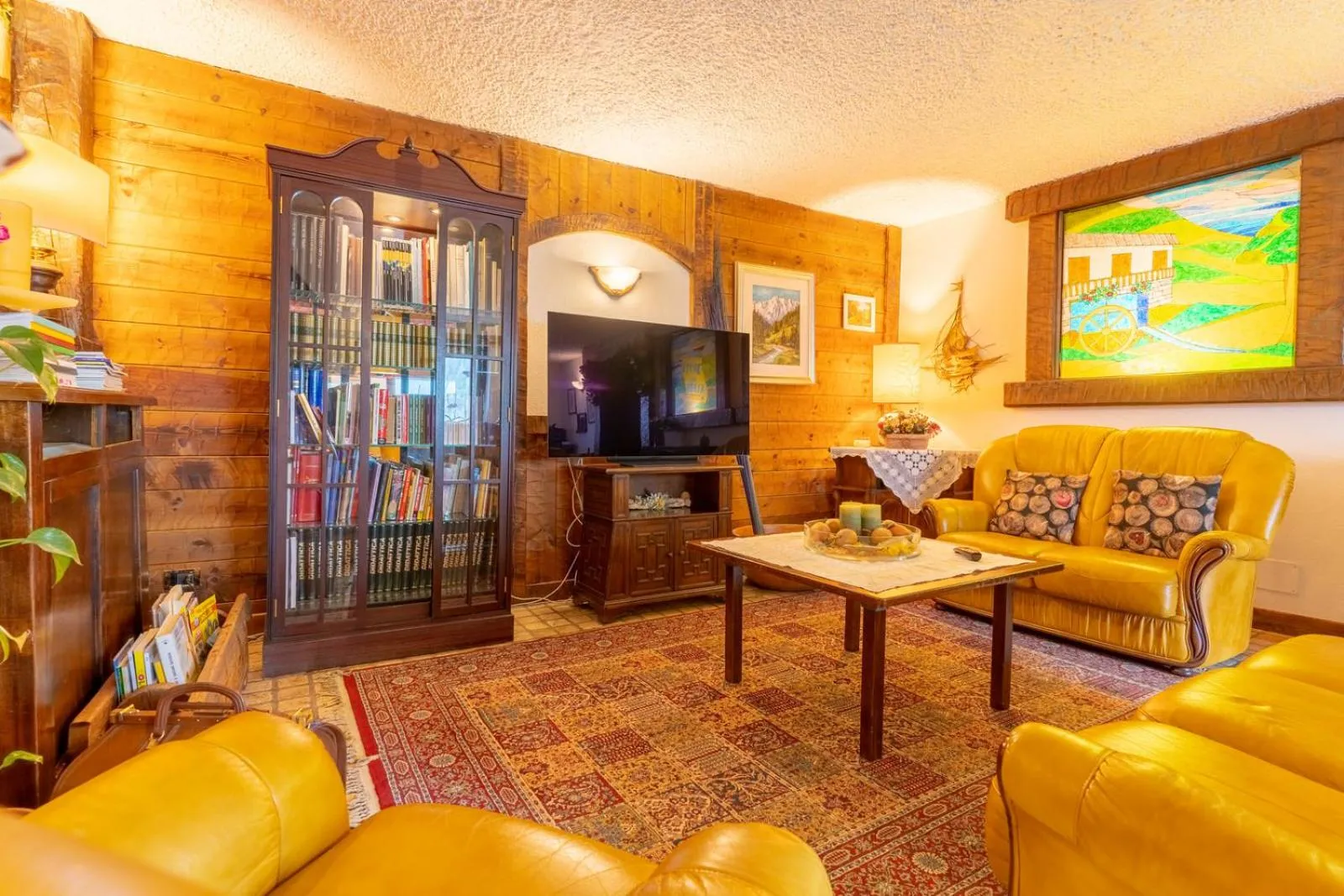 Communal lounge/ TV room in Hotel Des Alpes