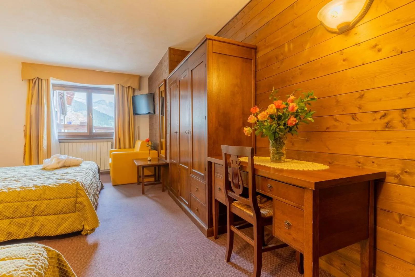 Photo of the whole room, Bed in Hotel Des Alpes