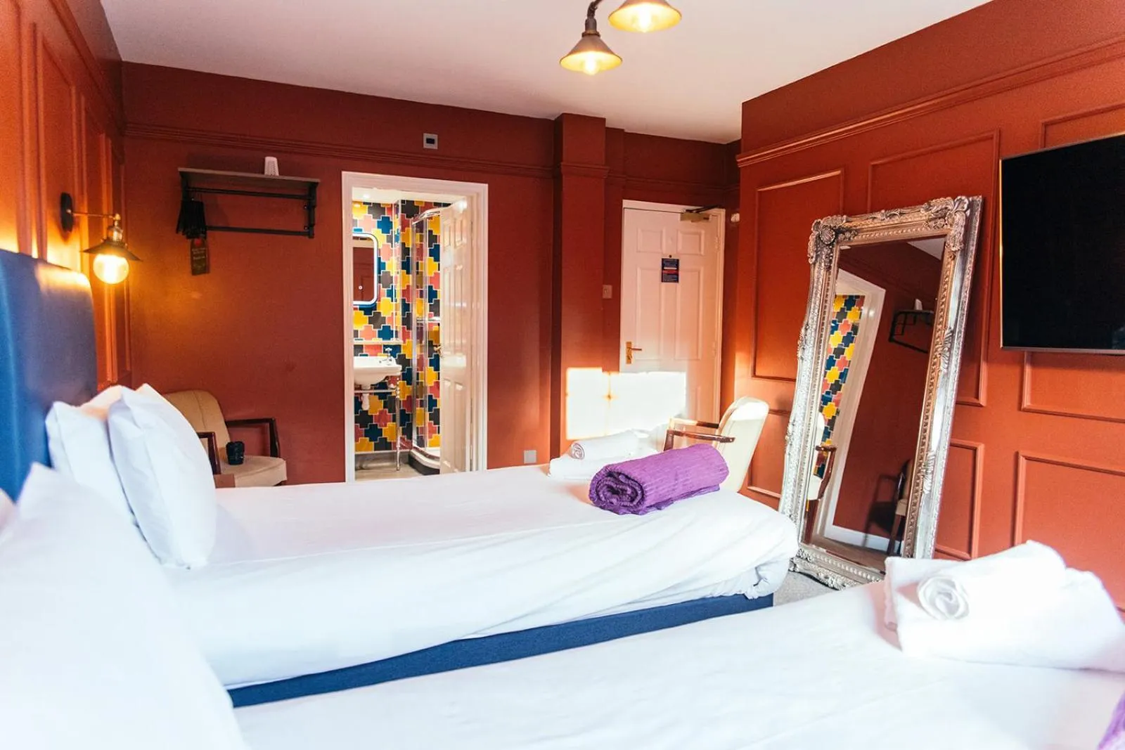 Photo of the whole room, Bed in The Plough Inn