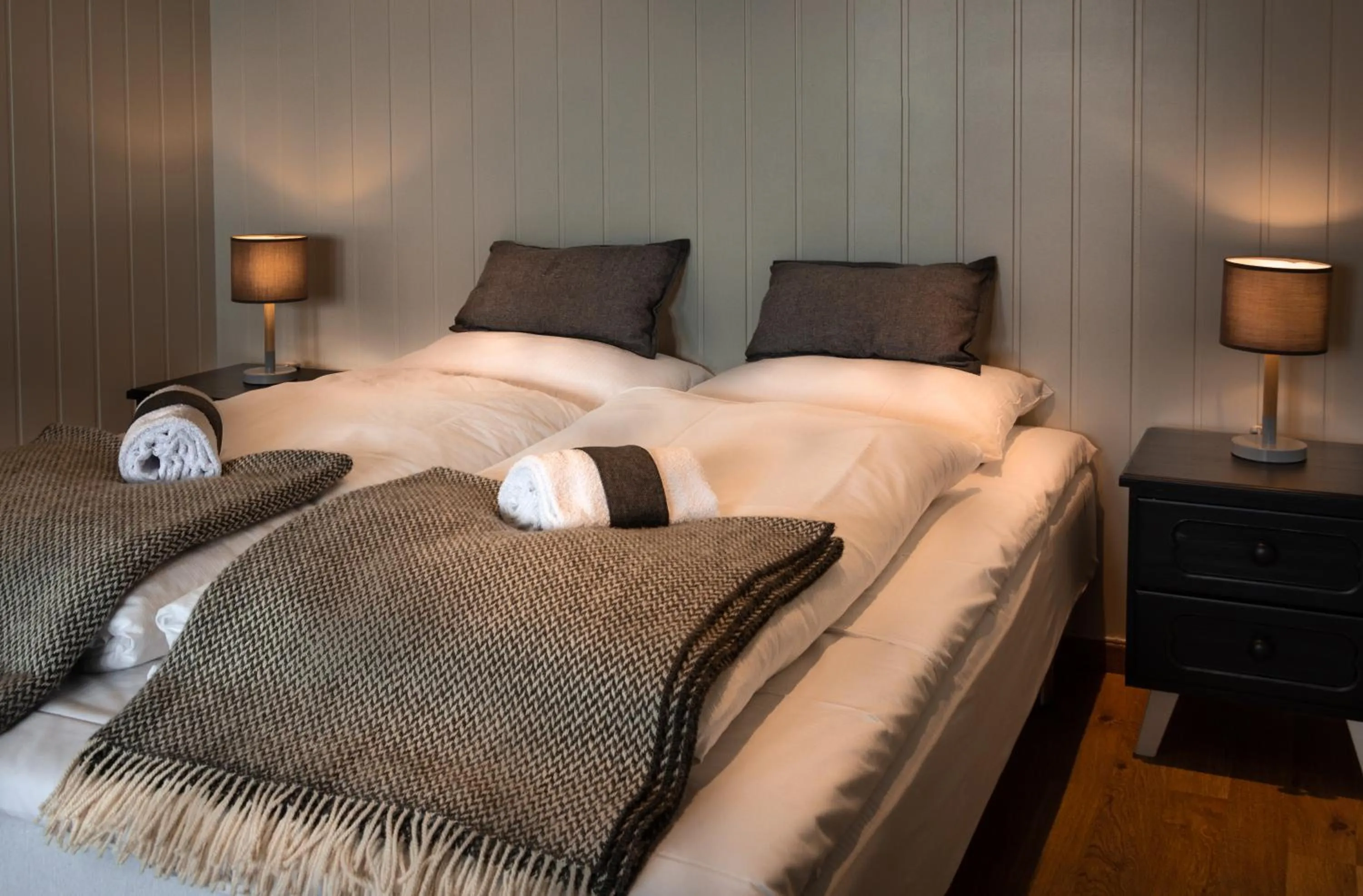 Shower, Bed in Storestølen Fjellhotell